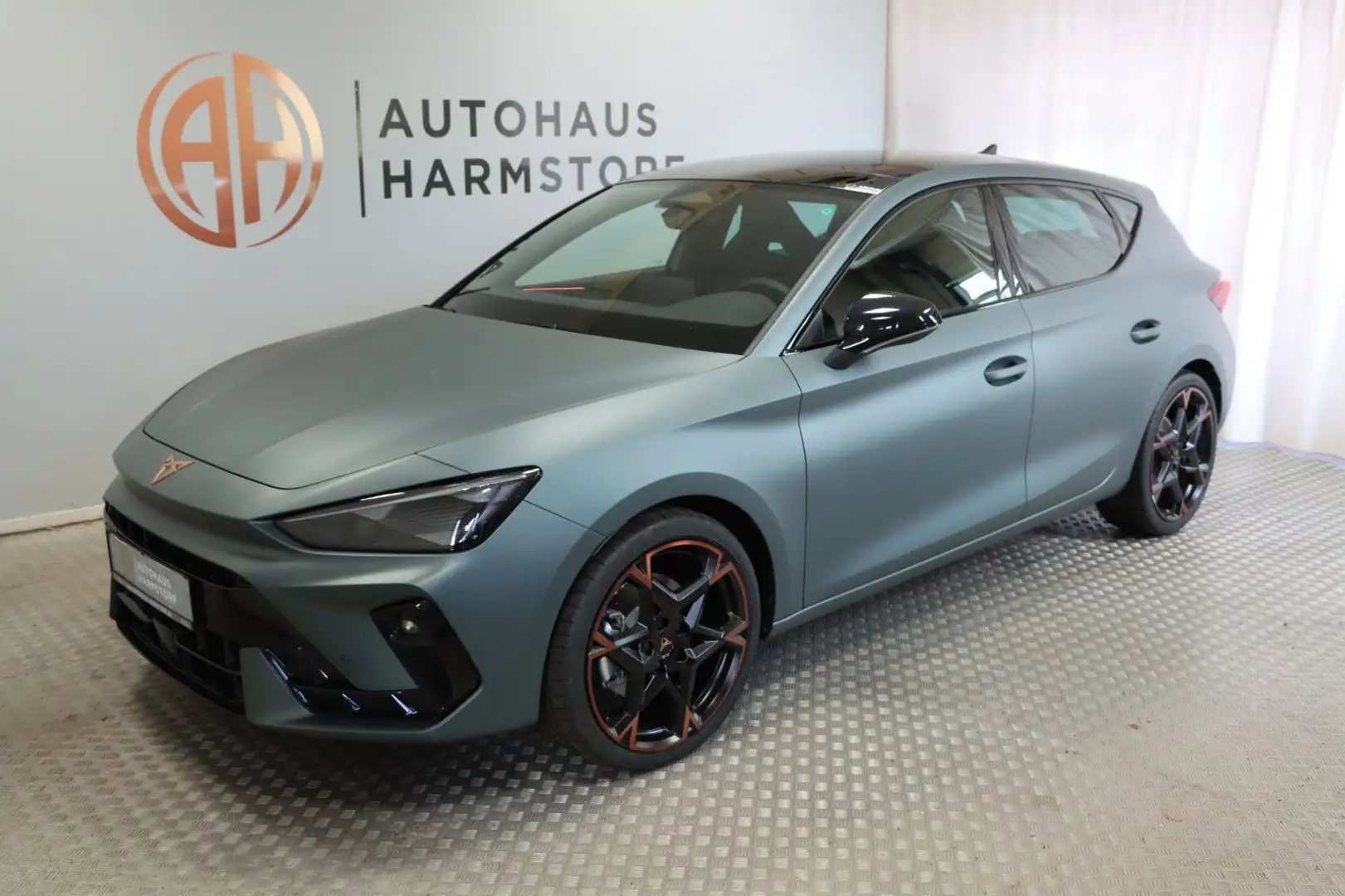 CUPRA Leon 1.5 19 Zoll Pano DCC Enceladus-Grau Matt Grau - 2