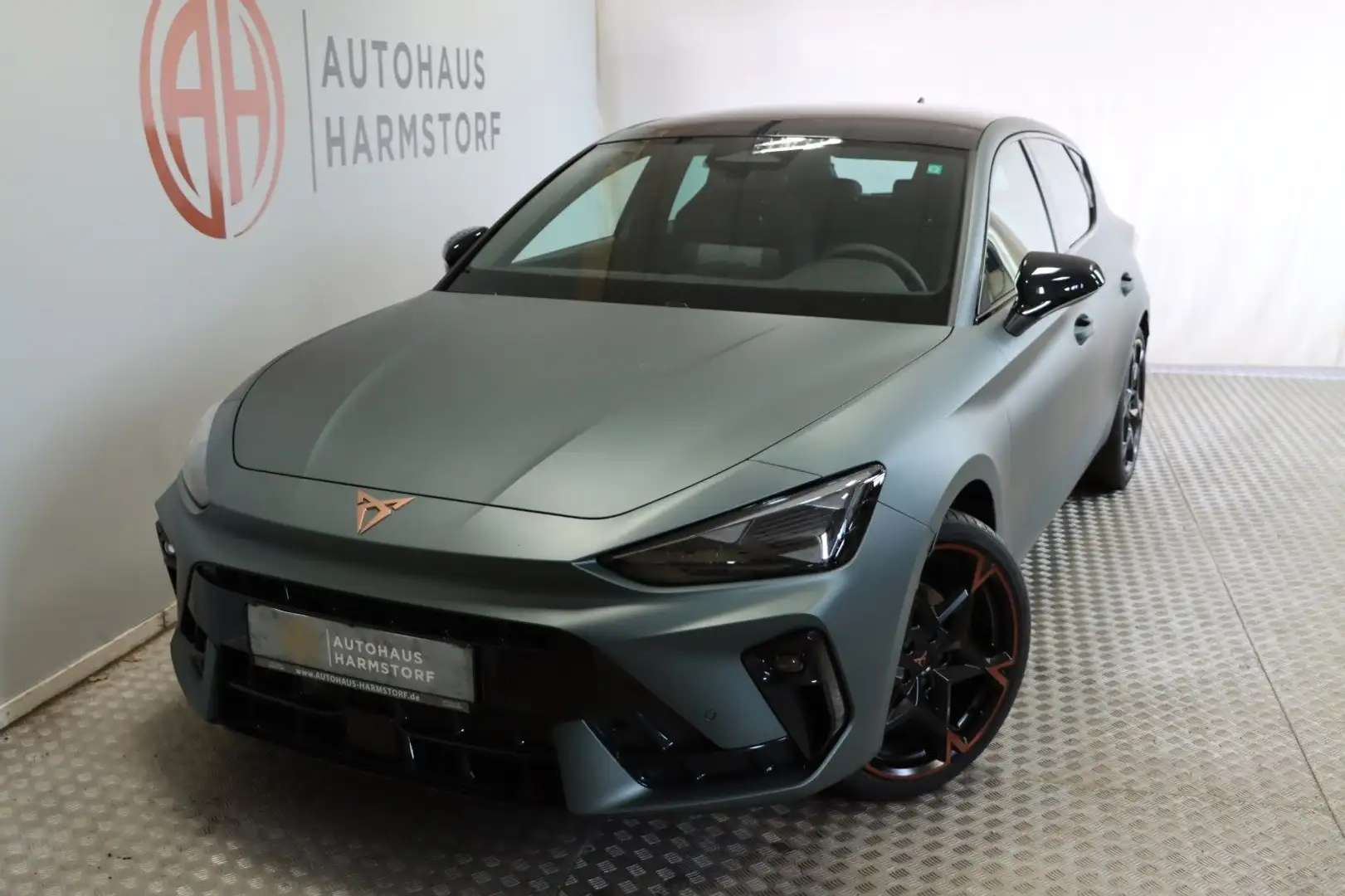 CUPRA Leon 1.5 19 Zoll Pano DCC Enceladus-Grau Matt Grau - 1