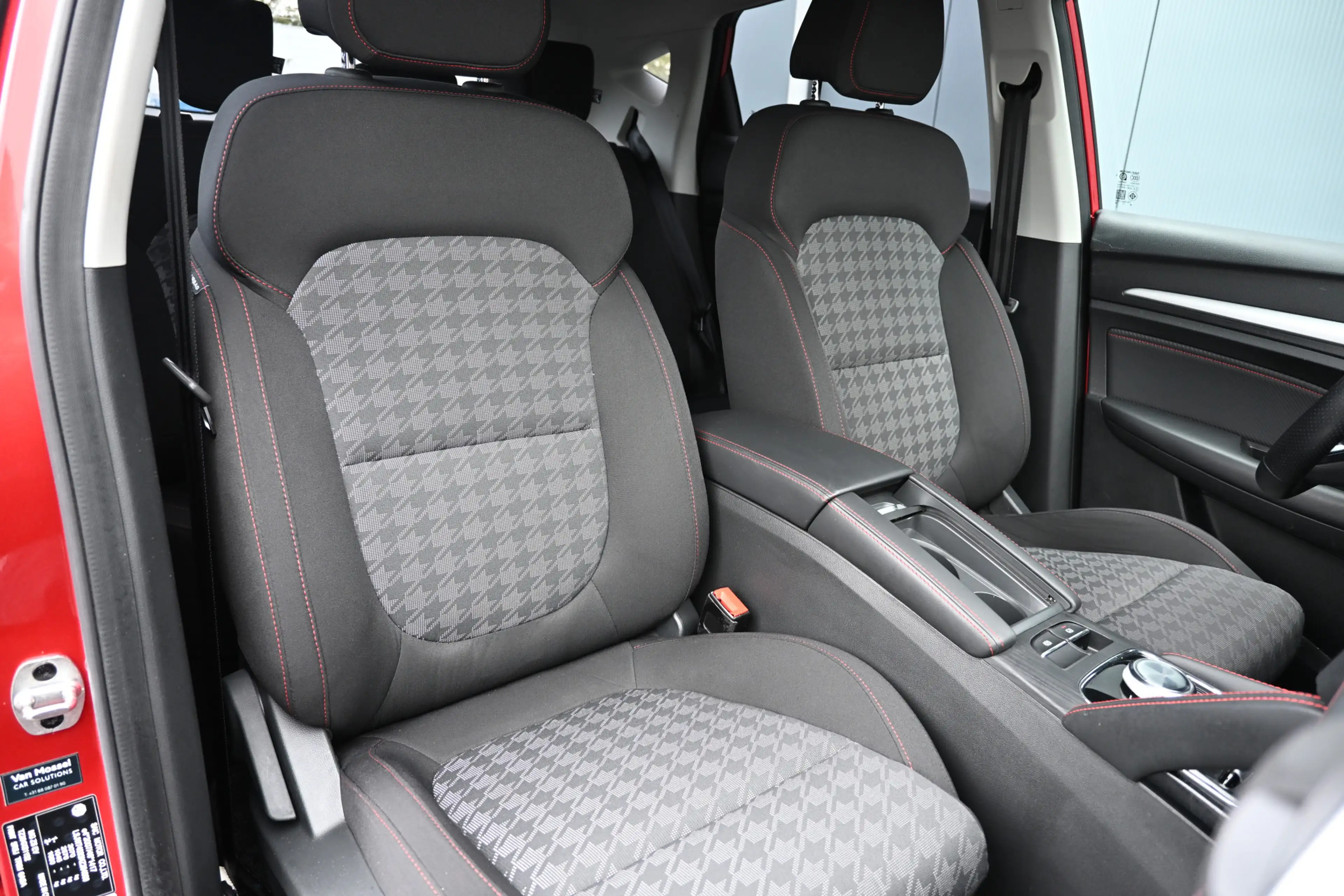 MG ZS MG EV EV Long Range Luxury 70 kWh trekhaak soh94% — photo 12
