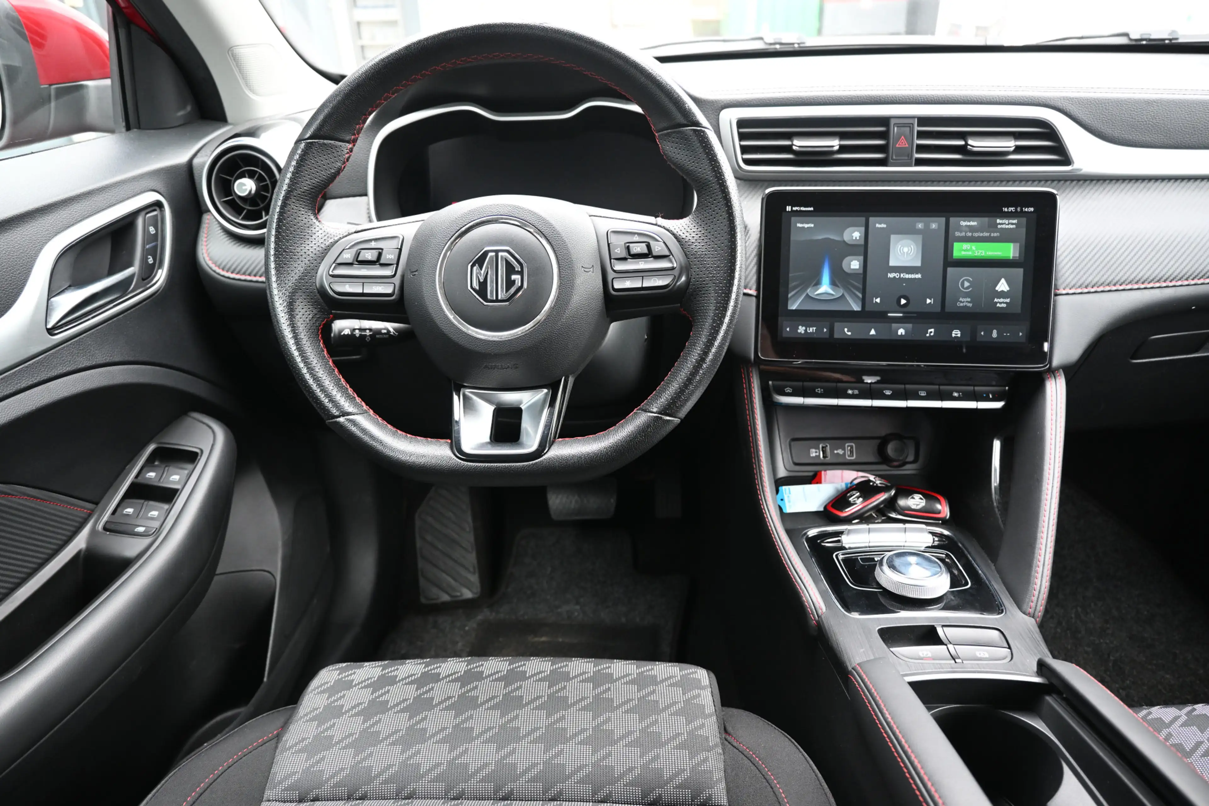 MG ZS MG EV EV Long Range Luxury 70 kWh trekhaak soh94% — photo 28
