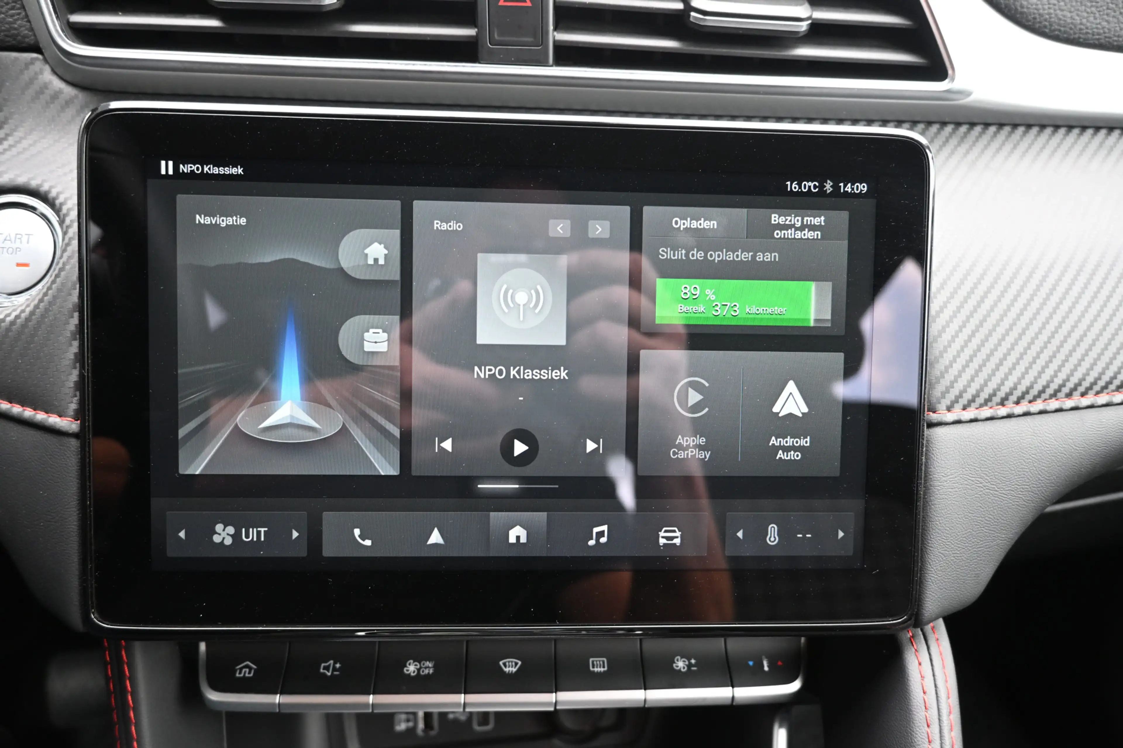 MG ZS MG EV EV Long Range Luxury 70 kWh trekhaak soh94% — photo 14