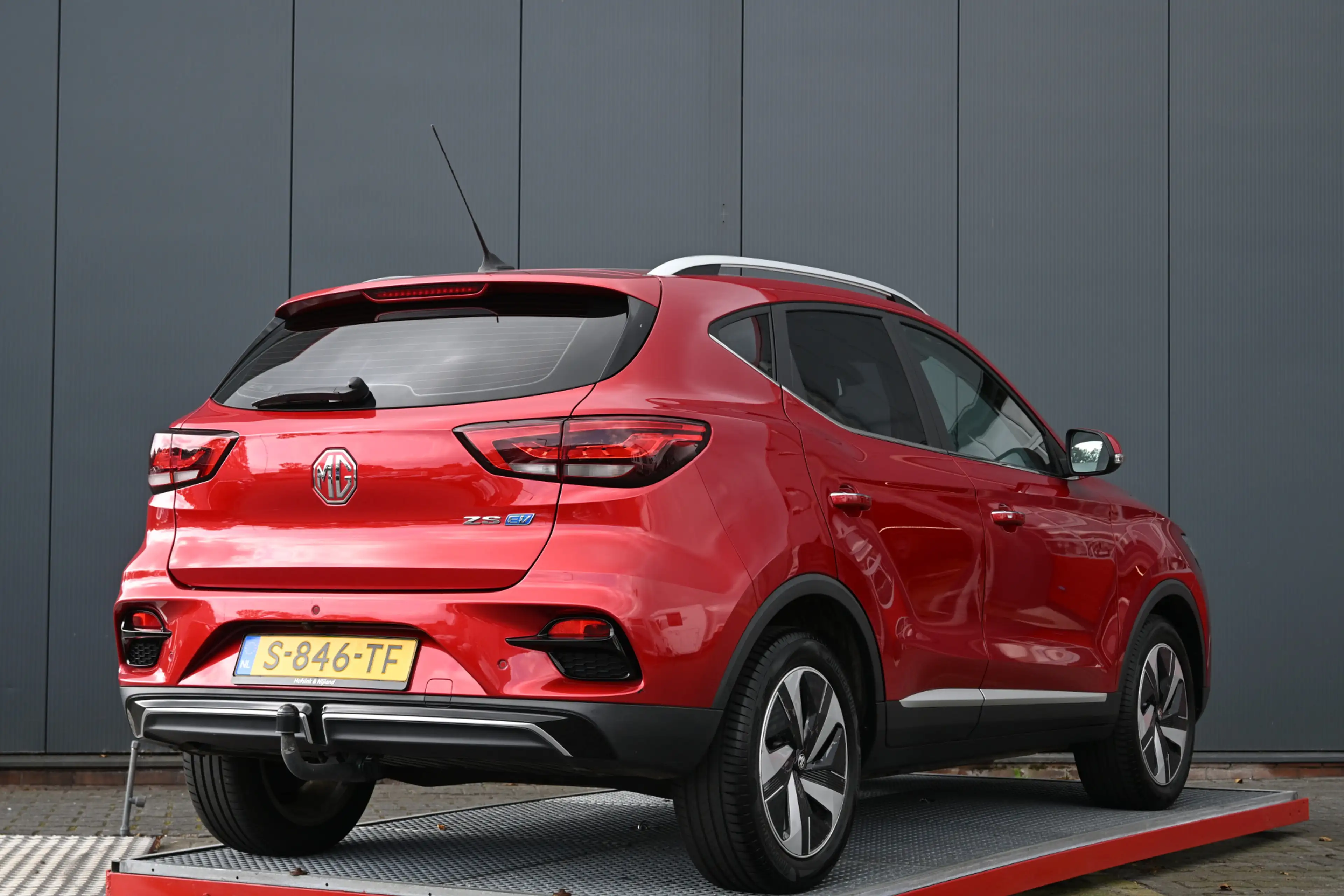 MG ZS MG EV EV Long Range Luxury 70 kWh trekhaak soh94% — photo 3