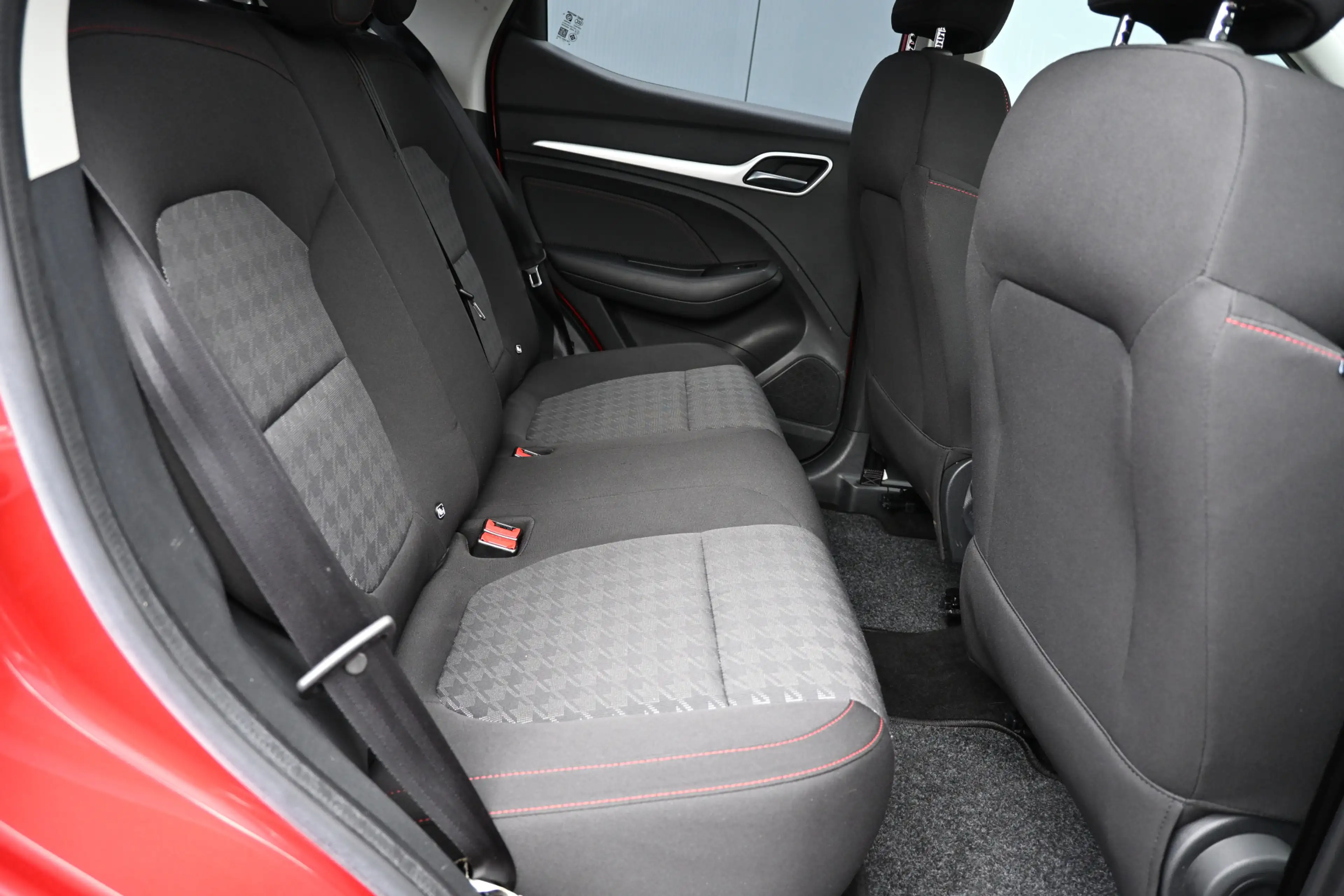 MG ZS MG EV EV Long Range Luxury 70 kWh trekhaak soh94% — photo 25
