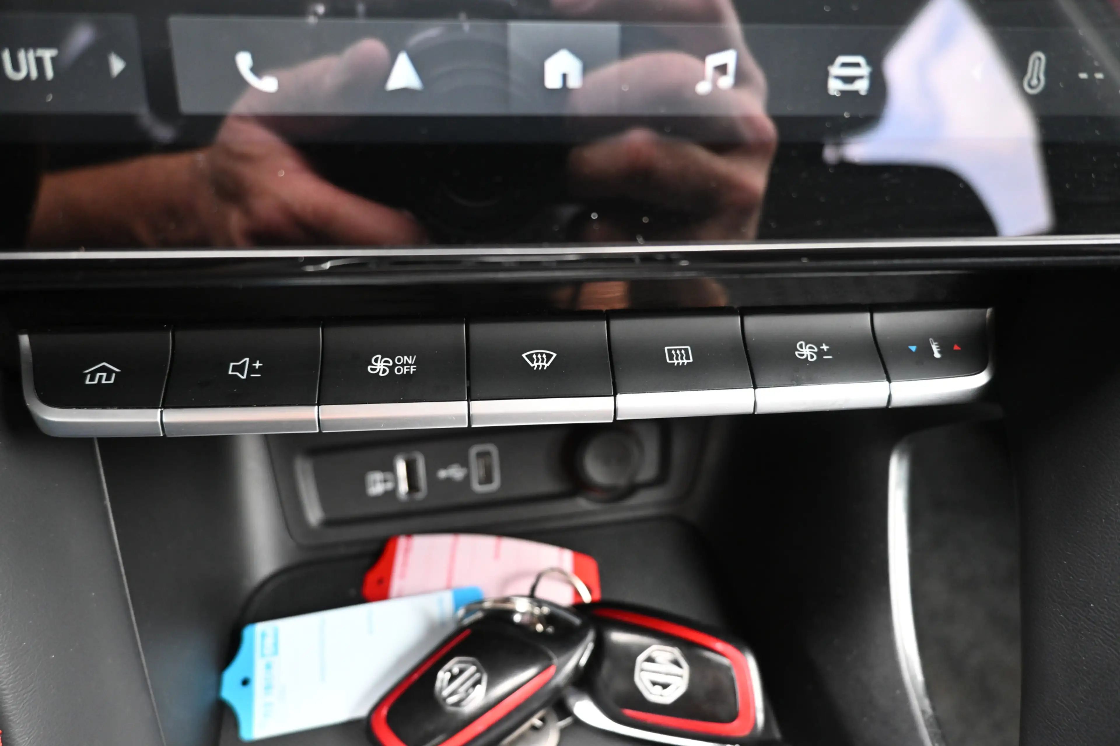 MG ZS MG EV EV Long Range Luxury 70 kWh trekhaak soh94% — photo 32