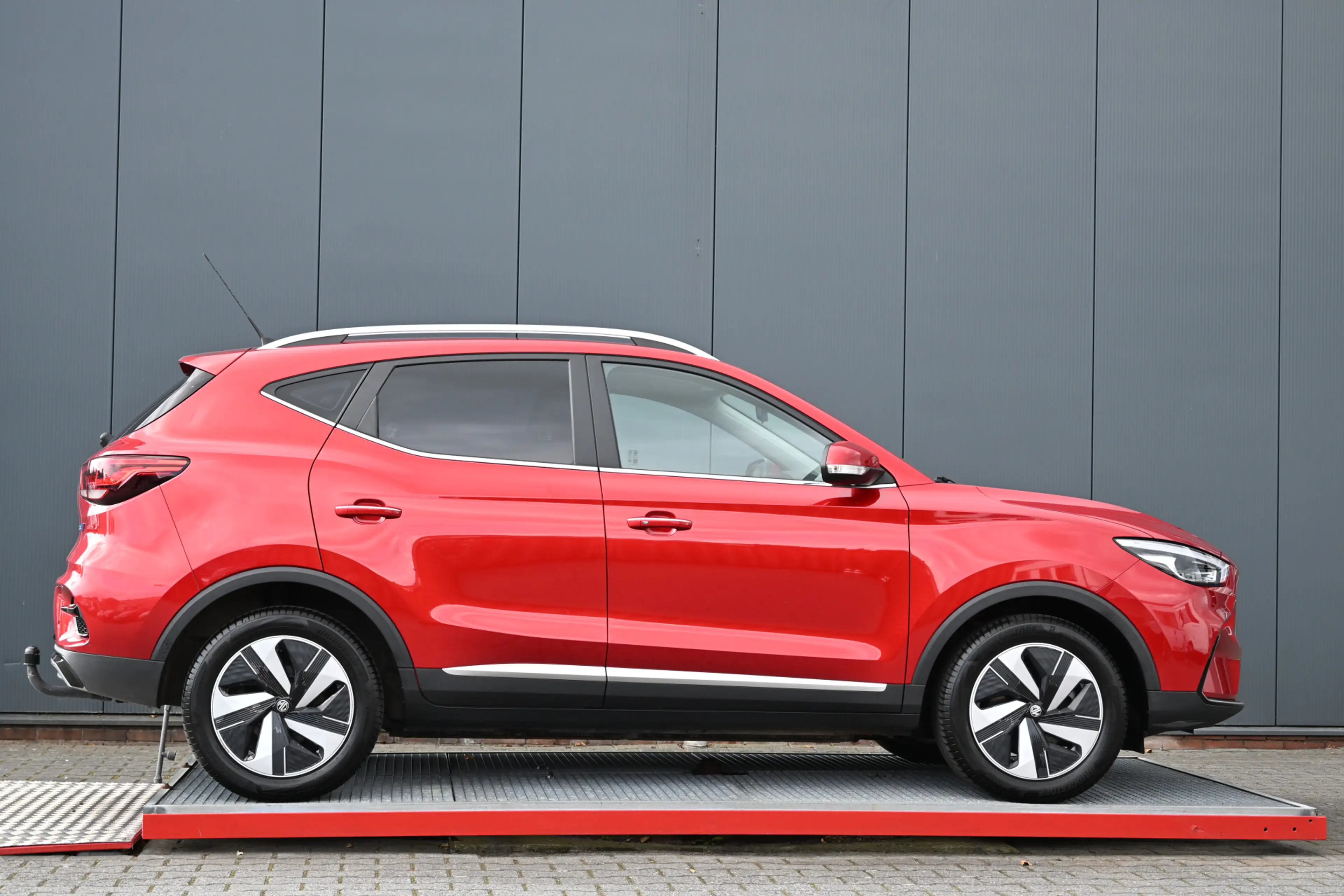 MG ZS MG EV EV Long Range Luxury 70 kWh trekhaak soh94% — photo 2