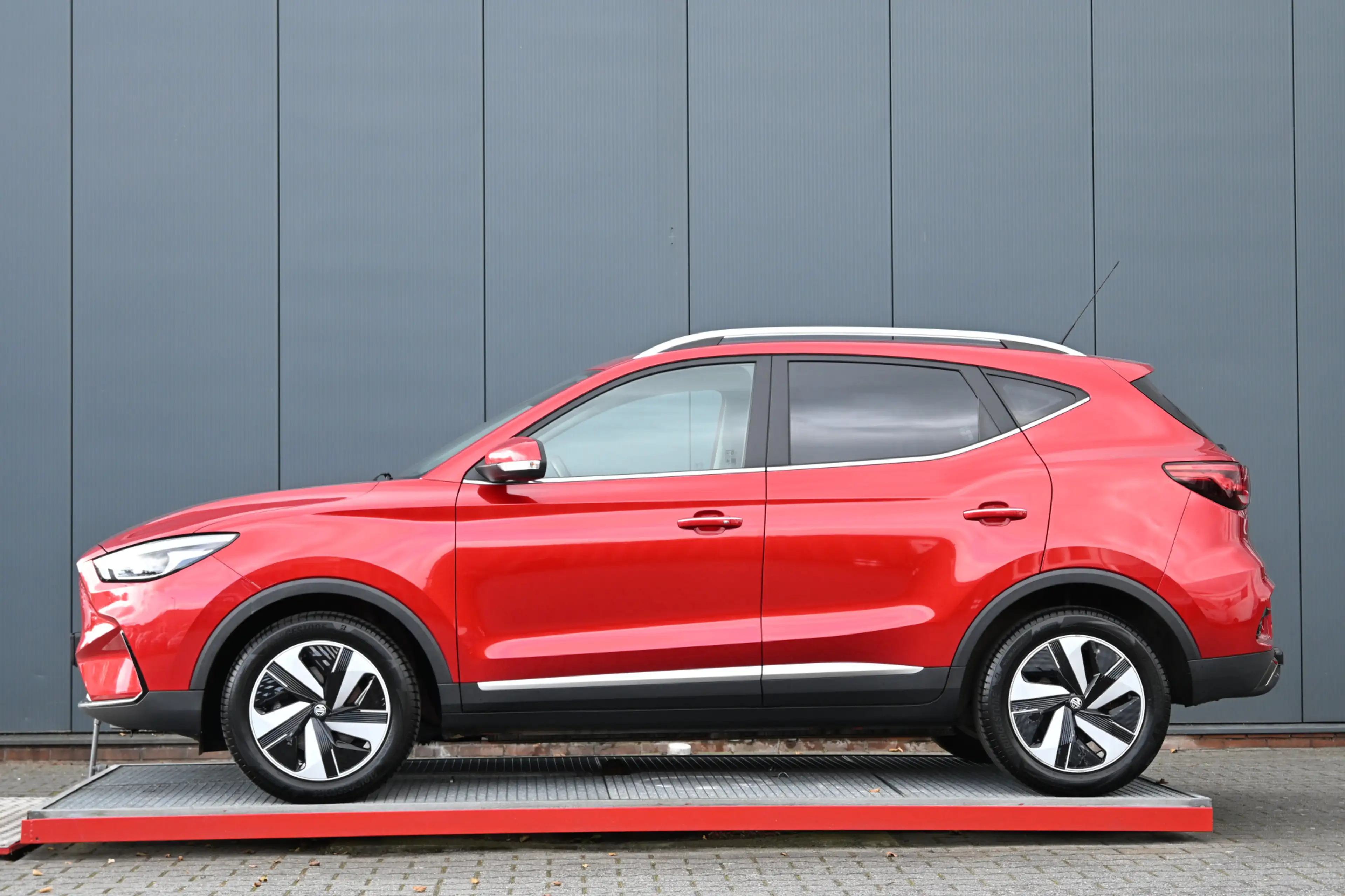 MG ZS MG EV EV Long Range Luxury 70 kWh trekhaak soh94% — photo 7