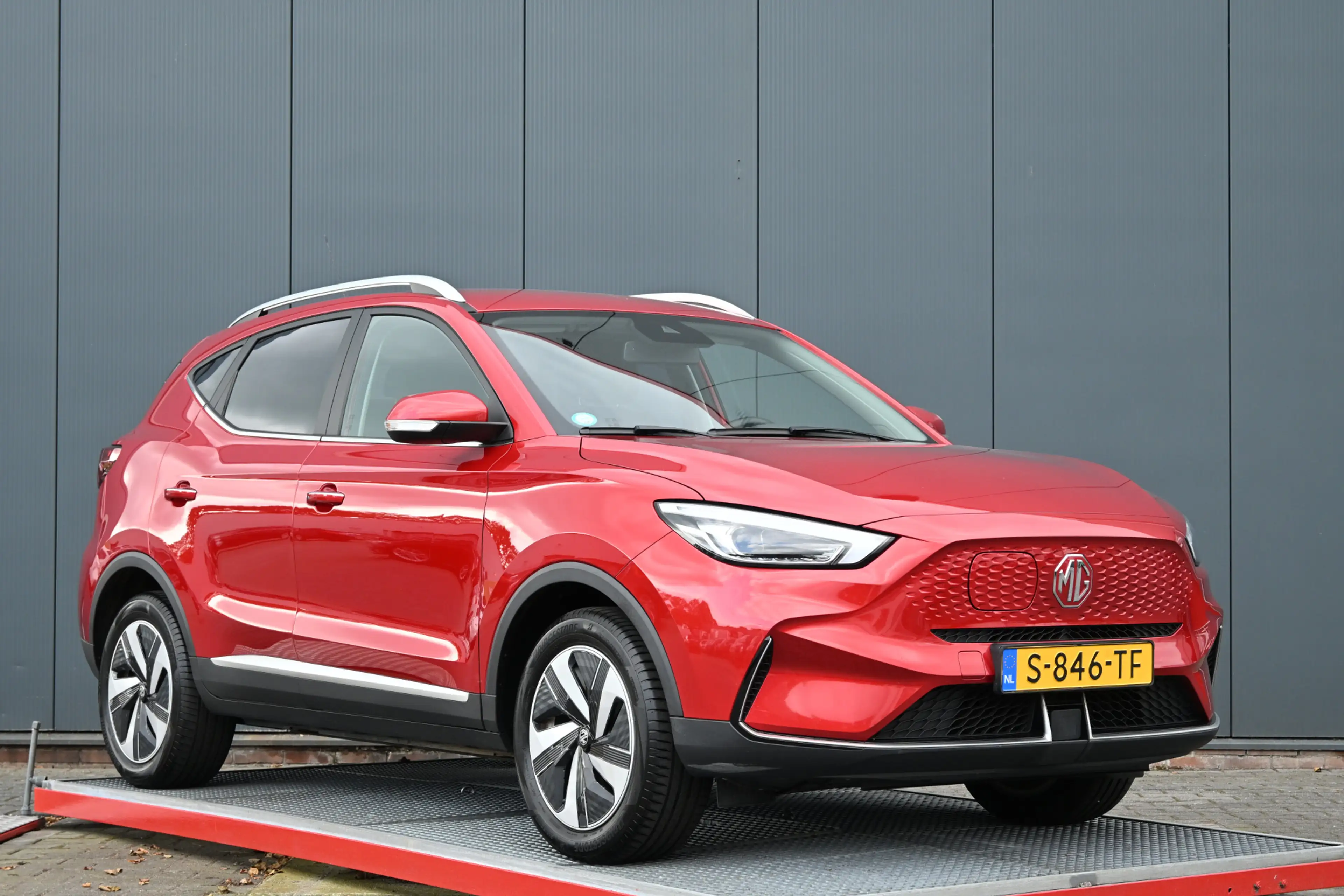 MG ZS MG EV EV Long Range Luxury 70 kWh trekhaak soh94% — photo 9