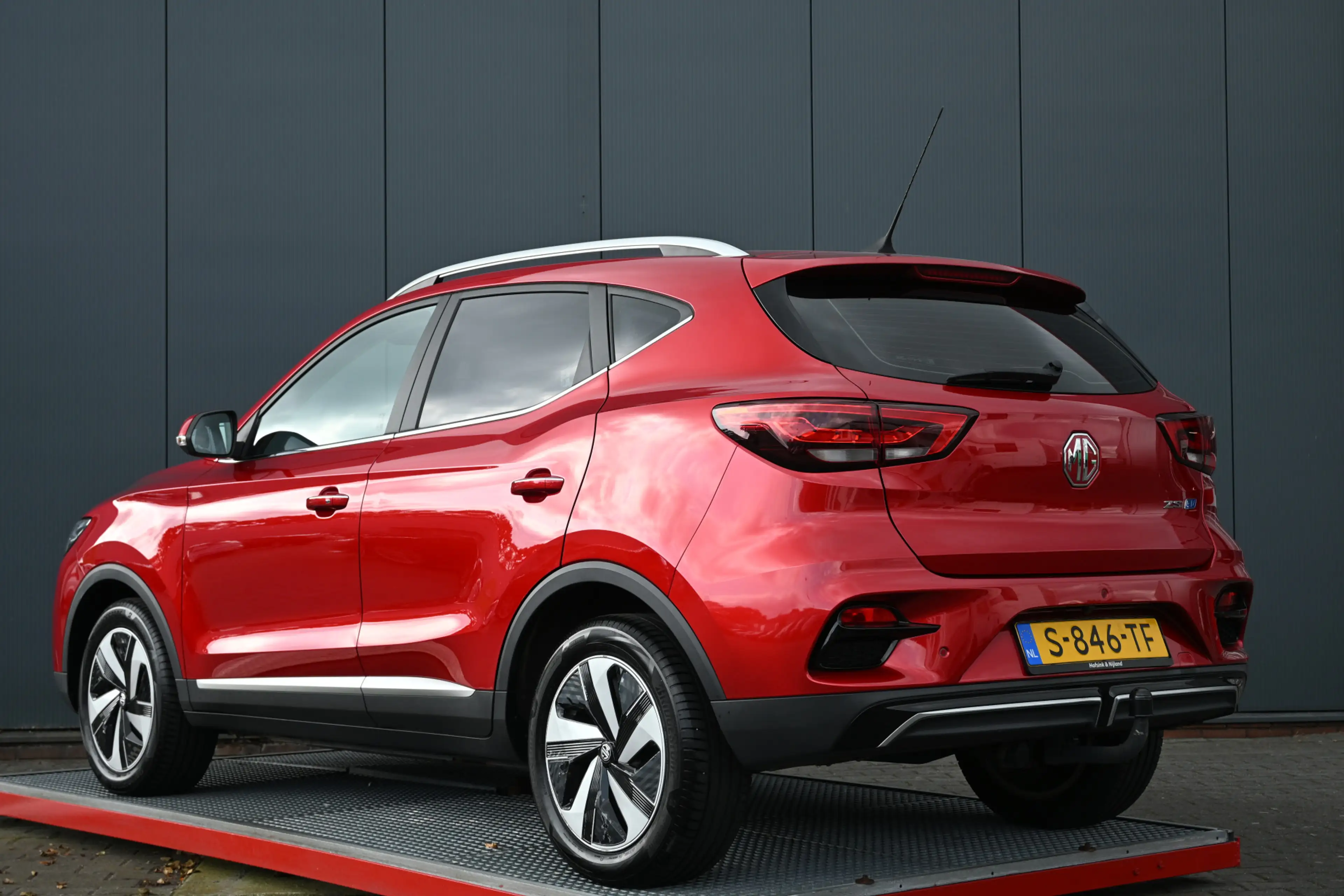 MG ZS MG EV EV Long Range Luxury 70 kWh trekhaak soh94% — photo 6