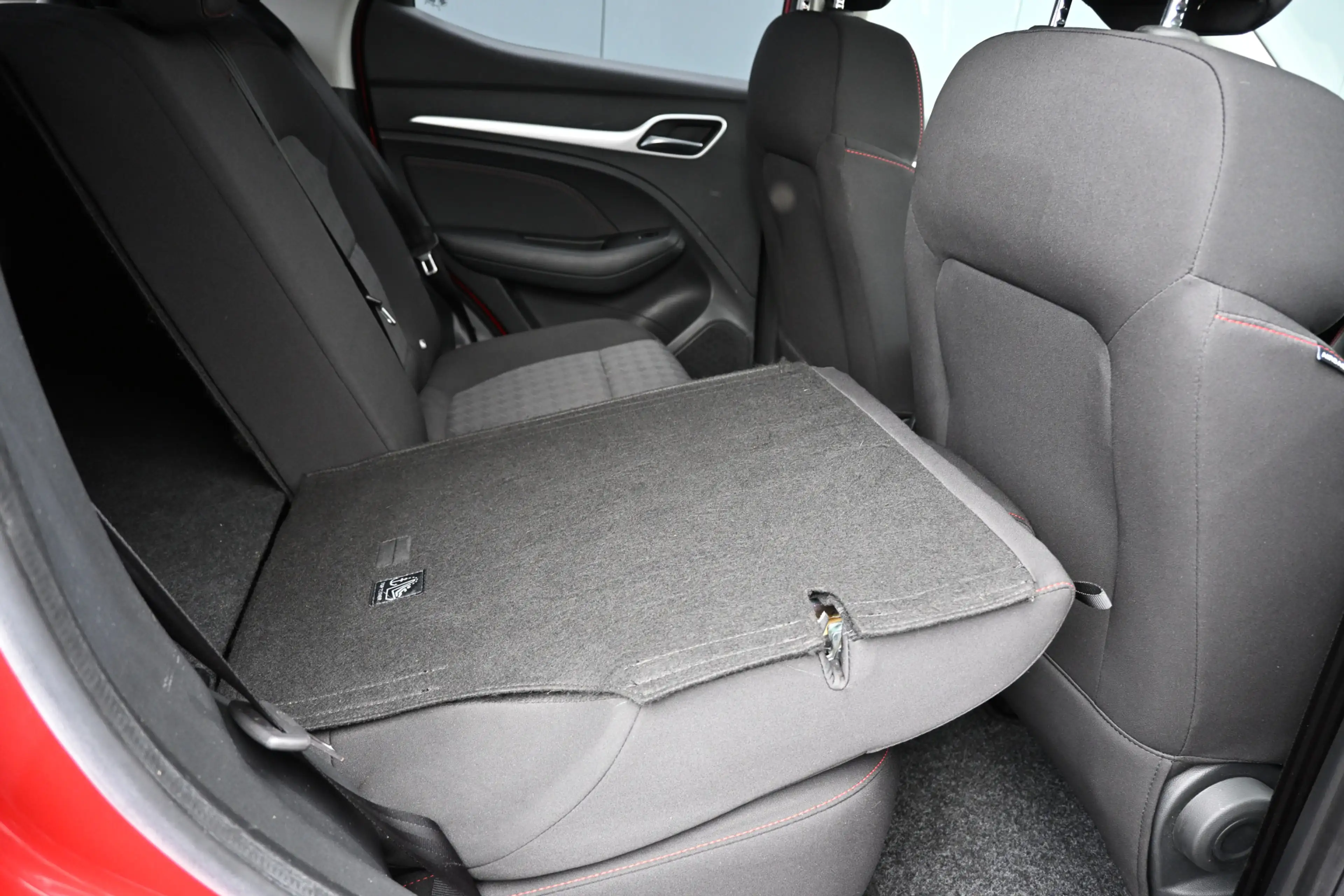 MG ZS MG EV EV Long Range Luxury 70 kWh trekhaak soh94% — photo 26