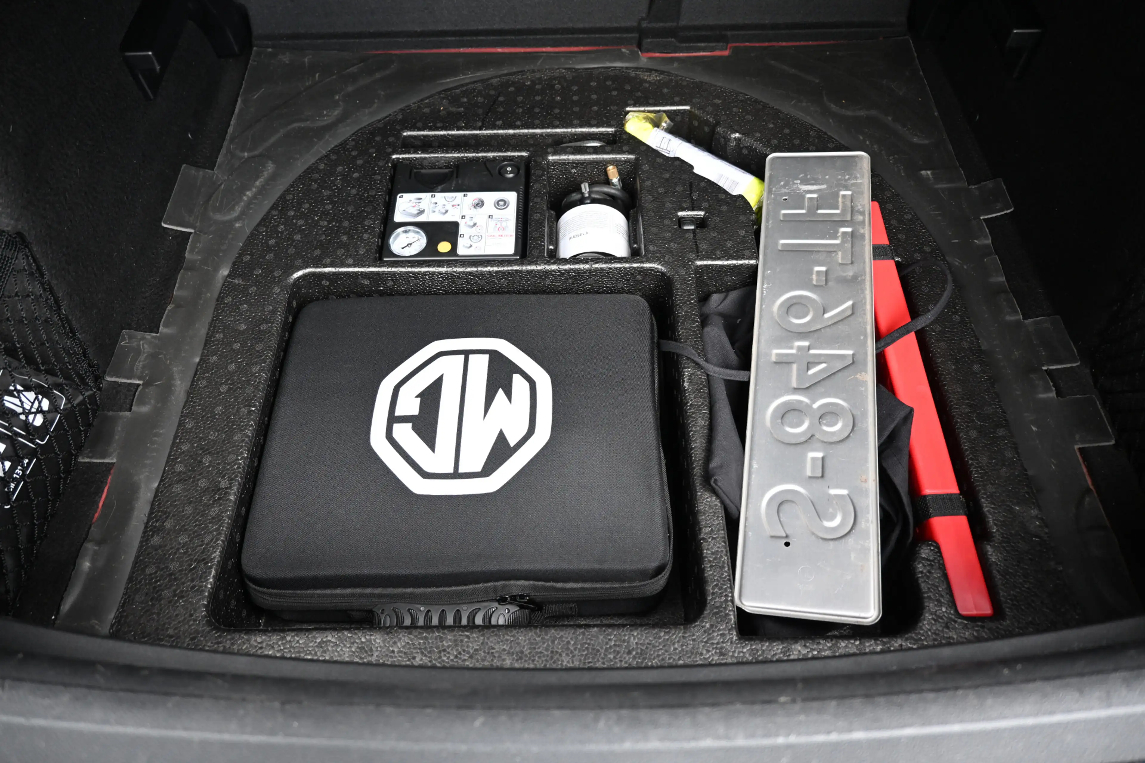 MG ZS MG EV EV Long Range Luxury 70 kWh trekhaak soh94% — photo 34