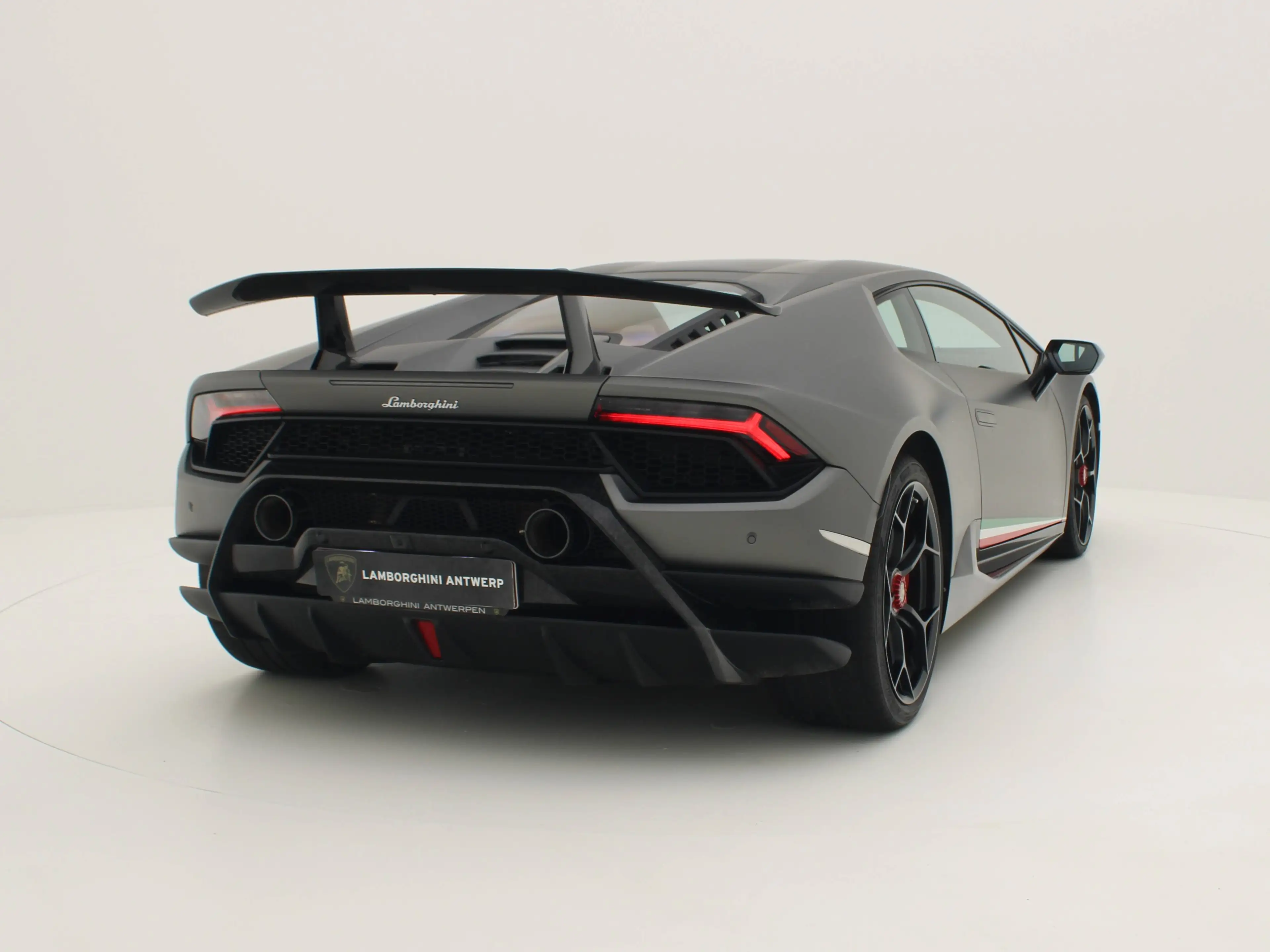 Lamborghini Huracán Selezione - Huracan Performante - LP640-4 - Grigio Titans — photo 13