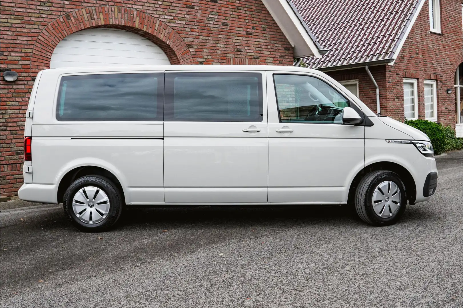 Volkswagen T6.1 Transporter 150 PK DSG 6-PERSOONS DC L2H1 Caravelle ACC| LED | Gris - 2