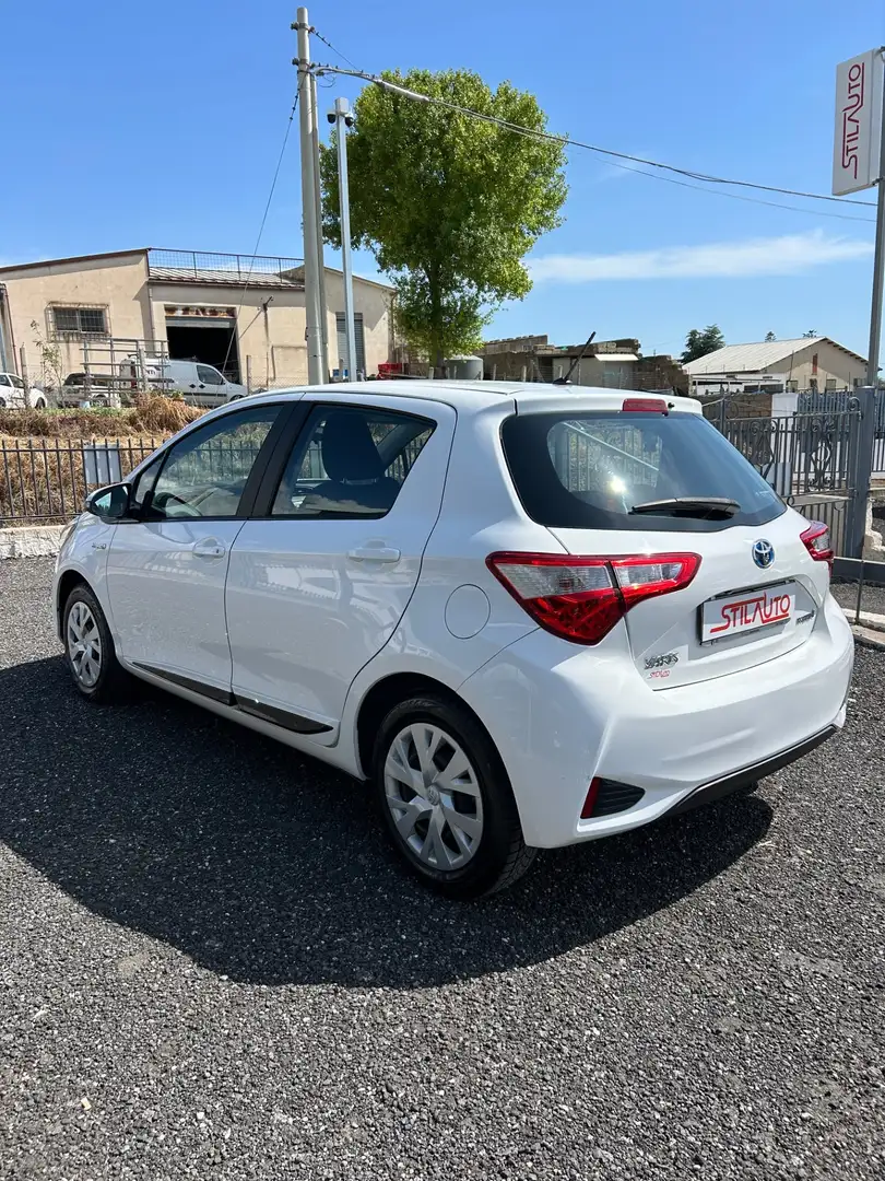 Toyota Yaris 1.5 Hybrid 5 porte Cool Bianco - 2