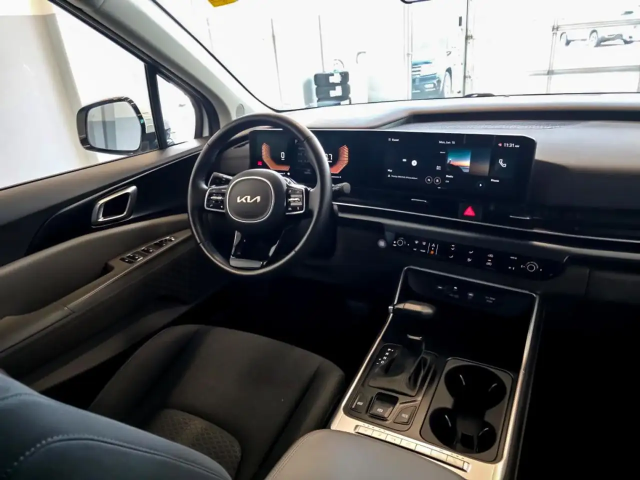 Kia Carnival снимка Kia Carnival
