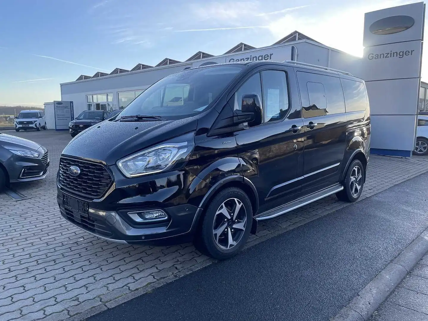 Ford Tourneo Custom Active L1 Automatik, 1.HAND+GARANTIE BIS 09/27+AHK Noir - 1