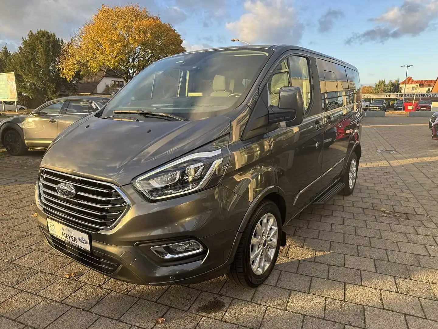 Ford Tourneo Custom TDCi 320 L1H1 VA Titanium Grau - 2