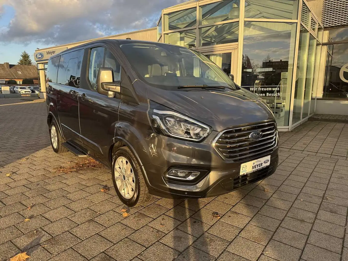 Ford Tourneo Custom TDCi 320 L1H1 VA Titanium Grau - 1