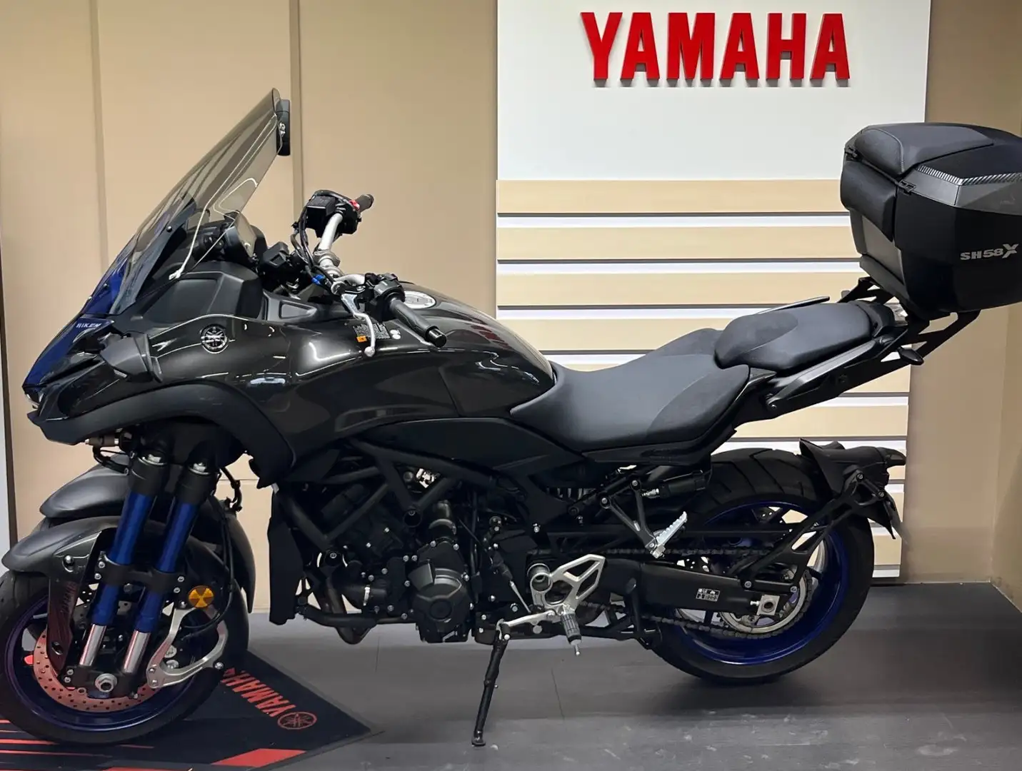 Yamaha Niken Gris - 2