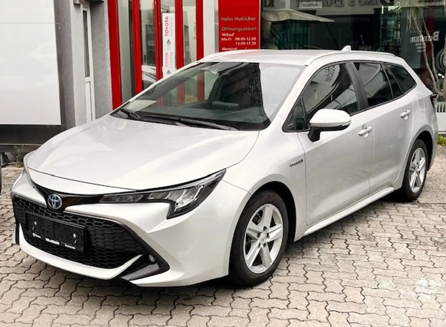 Toyota Corolla Kombi 1,8 Hybrid Active Drive 140PS Silber - 1