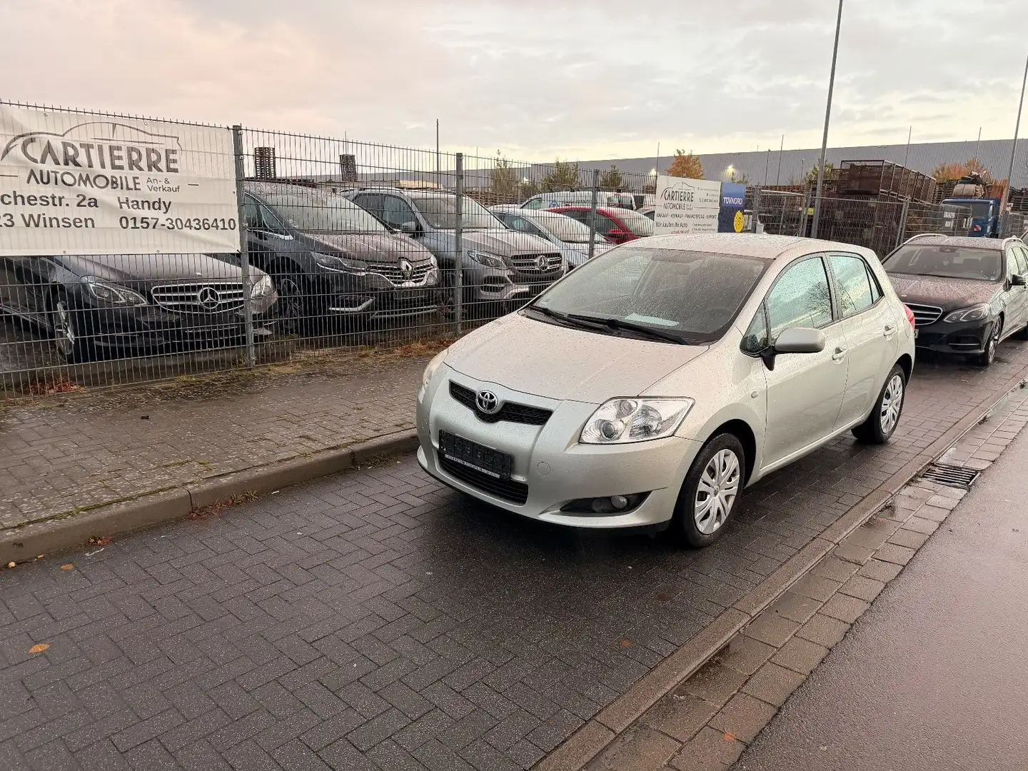 Toyota Auris 1.6-l-Dual-VVT-i Sol*2.Hand*Klimaautomatik Silber - 1