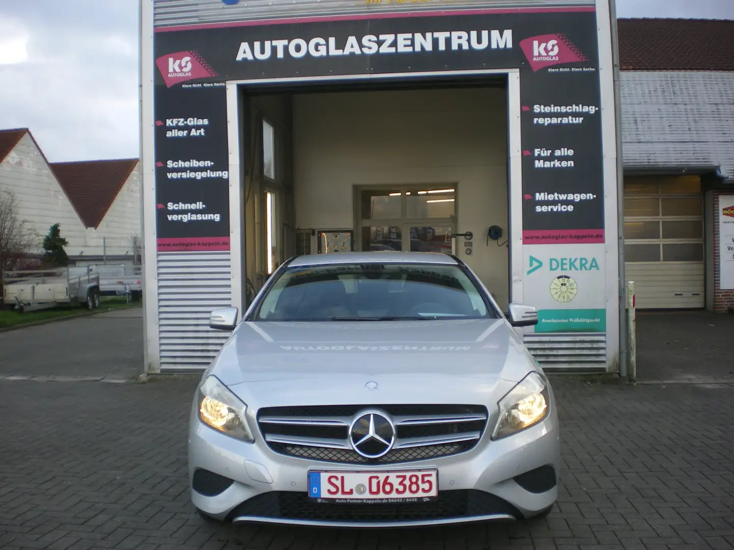 Mercedes-Benz A 180 A 180 BlueEfficiency/PDC/CPS/SHZG/Attention-Assist Grau - 2