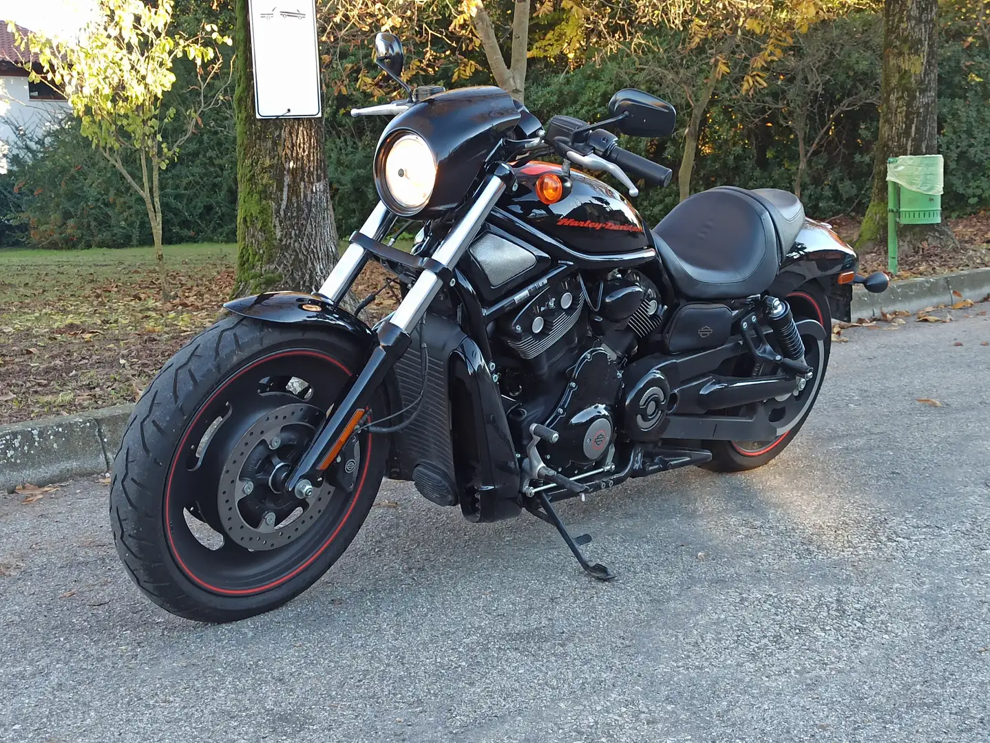 Harley-Davidson VRSC Night Rod Schwarz - 1