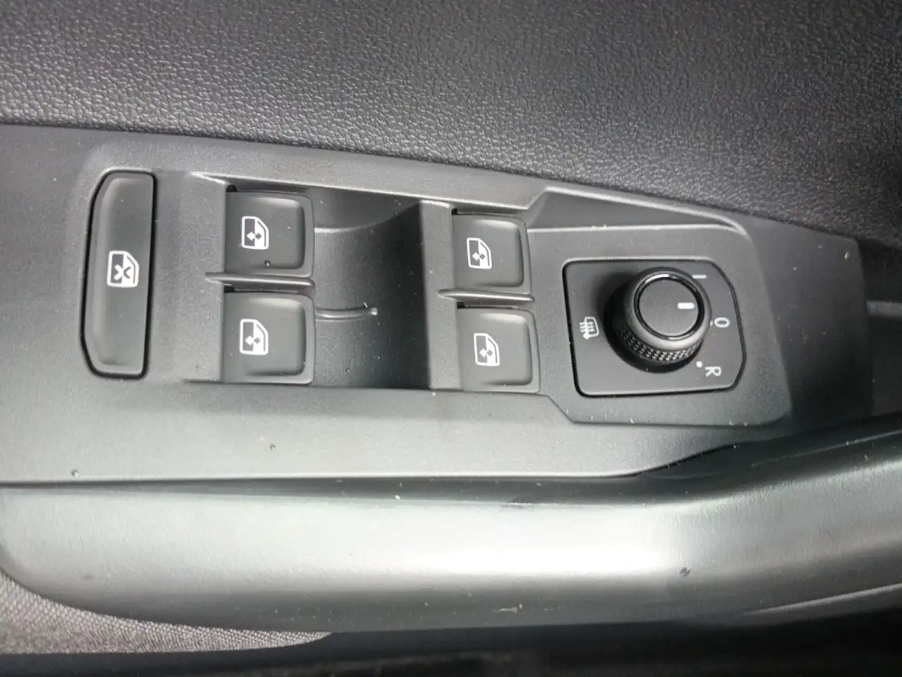Volkswagen Taigo Basis 1.0 TSI+Spurhalteassistent+Park Distance Con 18