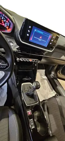 Peugeot 2008 view 4