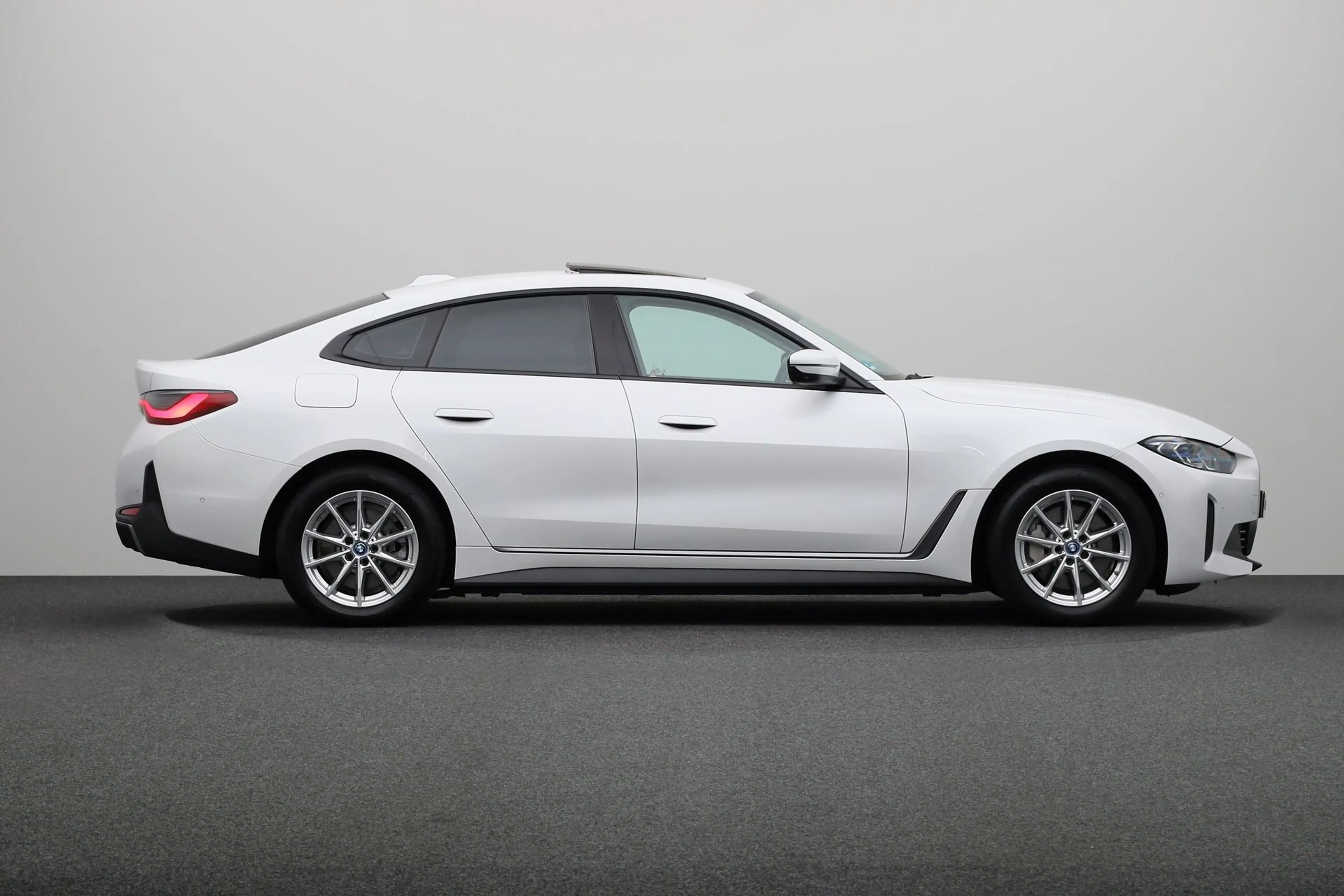 BMW i4 eDrive40 High Executive 84 kWh | Driving Assistant — photo 10