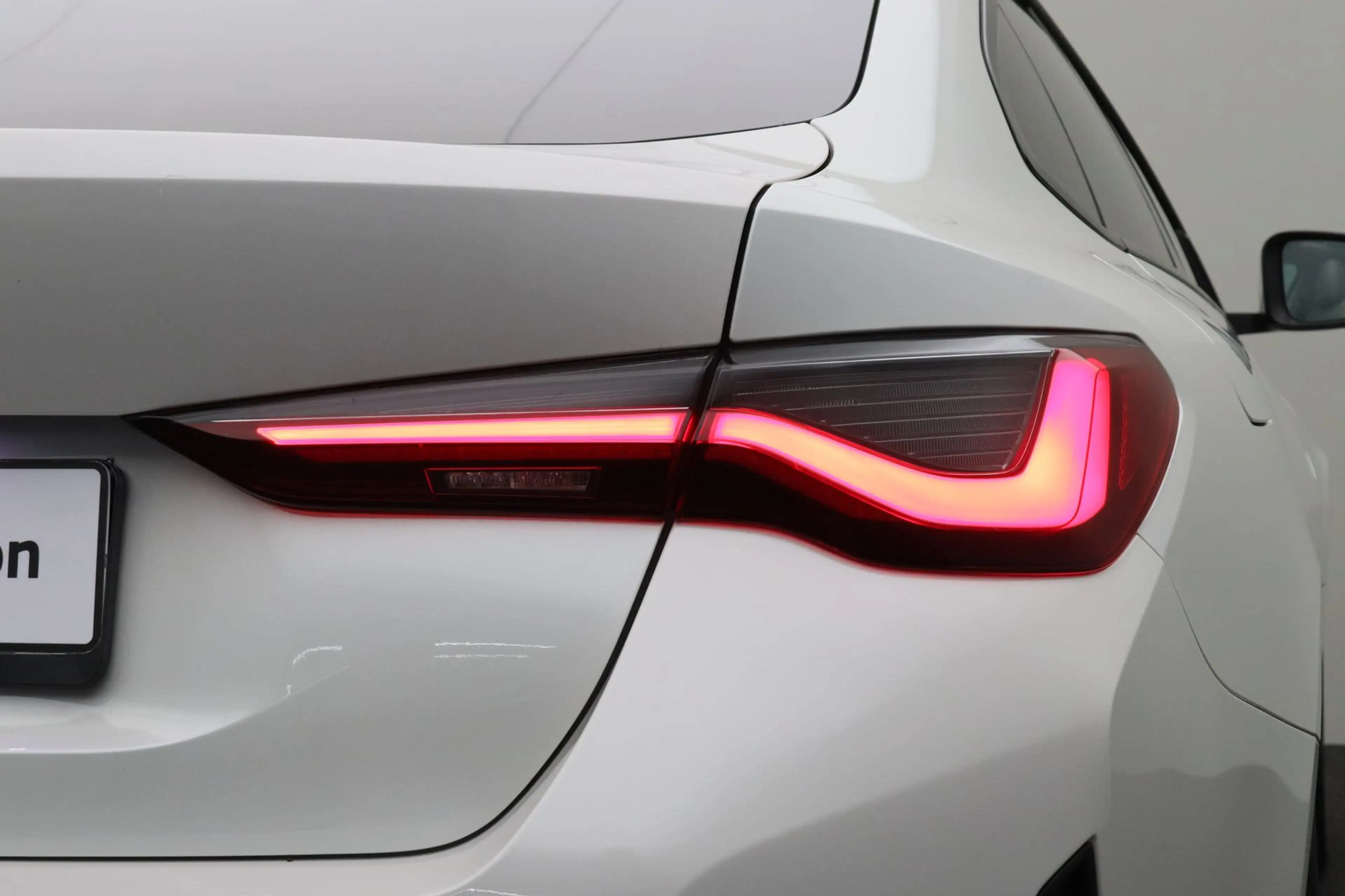 BMW i4 eDrive40 High Executive 84 kWh | Driving Assistant — photo 7