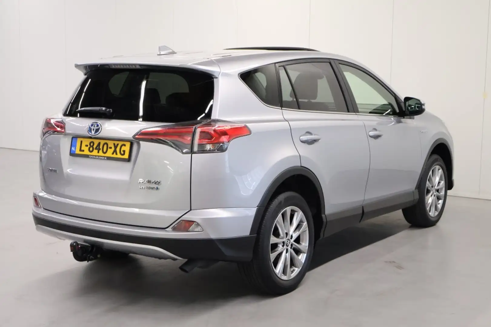 Toyota RAV 4 2.5 Hybrid AWD Exec. Grijs - 2