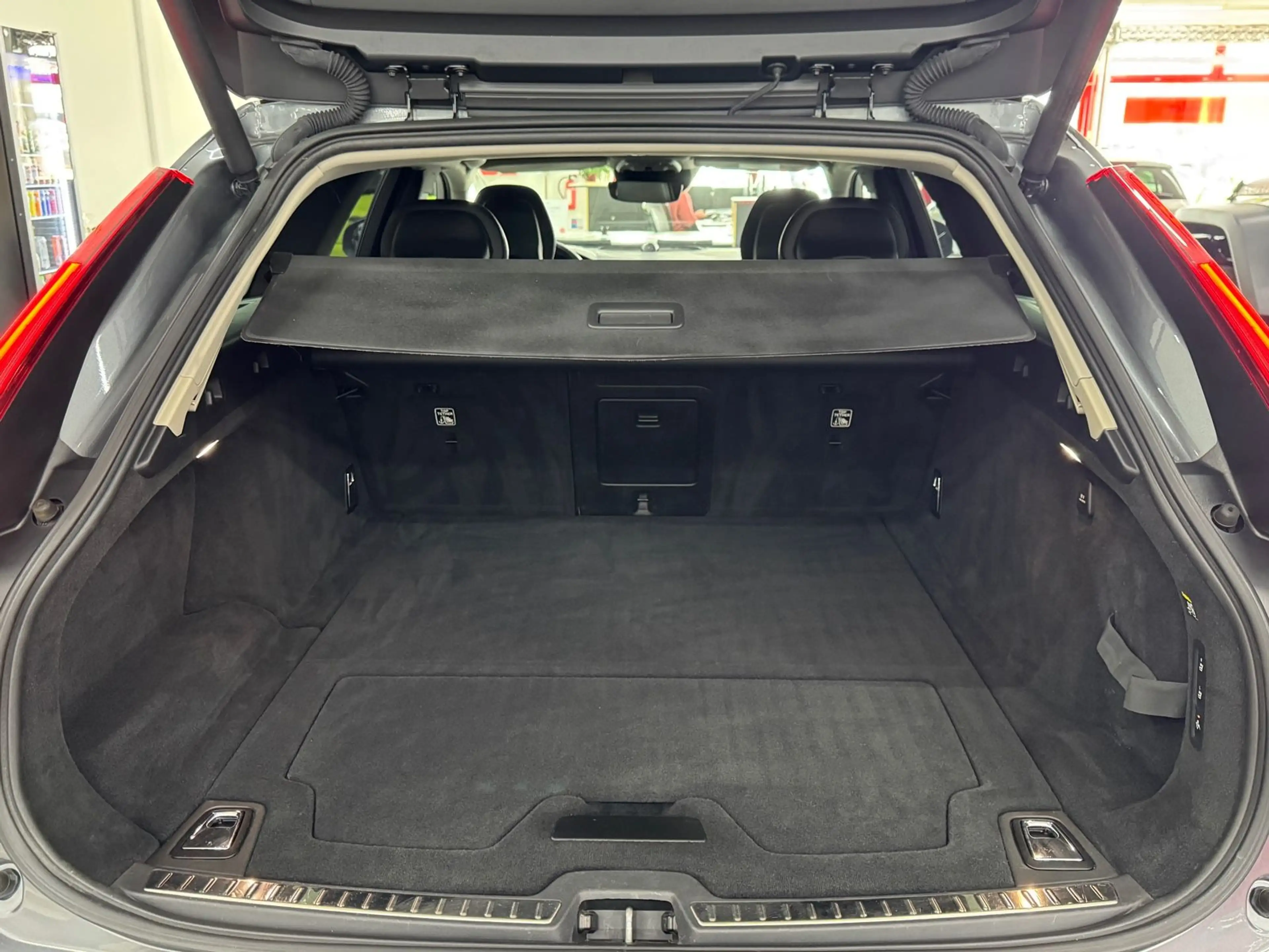Volvo V90 Cross Country Pro SITZLÜFTUNG/Vmax 230km/h ! — photo 9