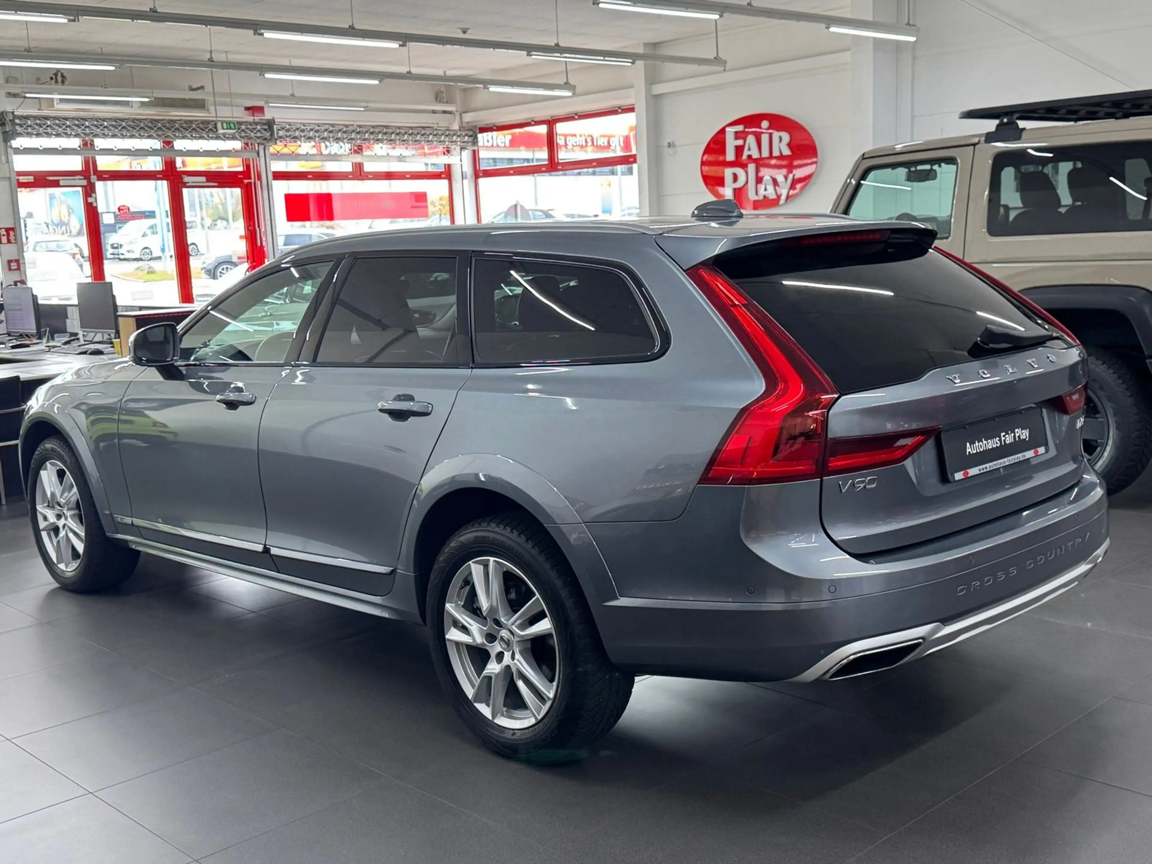 Volvo V90 Cross Country Pro SITZLÜFTUNG/Vmax 230km/h ! — photo 6