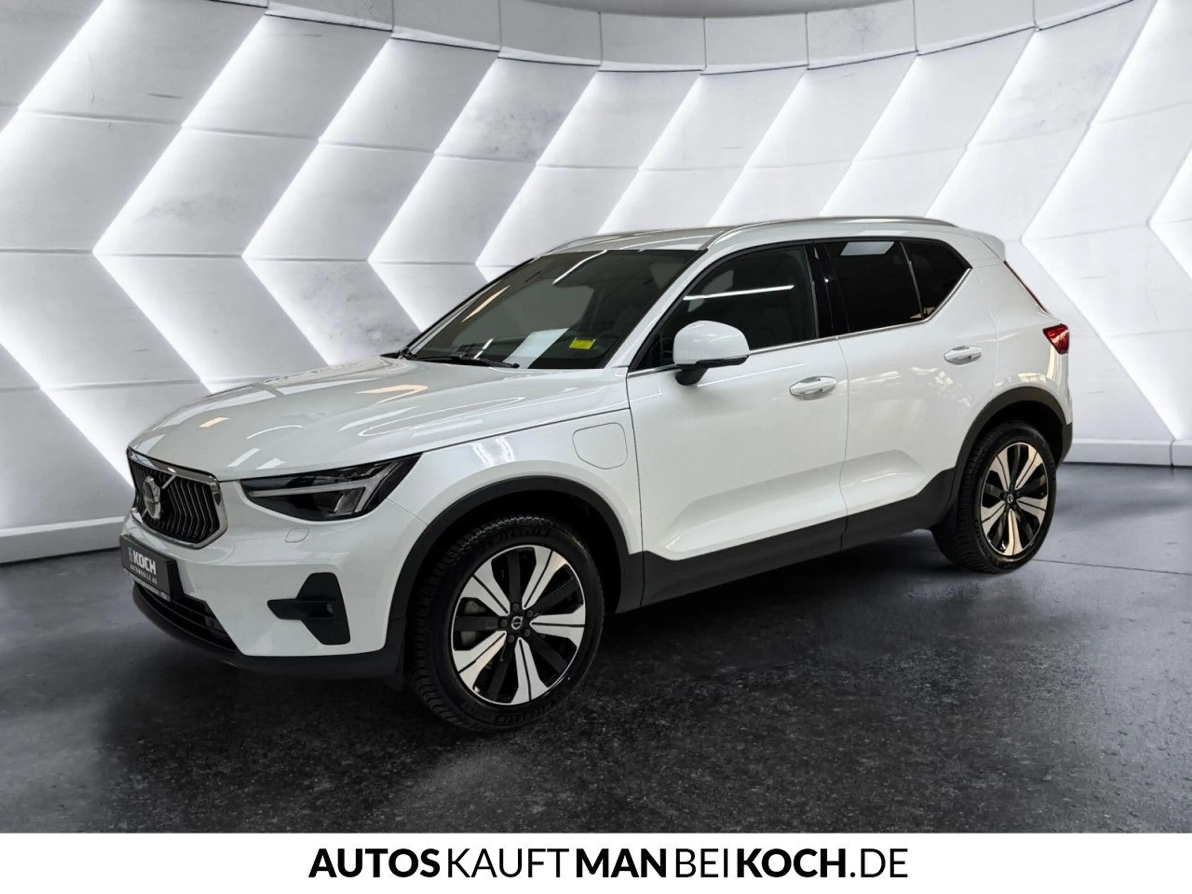 Volvo XC40 T4 Plug-In BLIS ACC Kamera AHK LED uvm. — photo 3