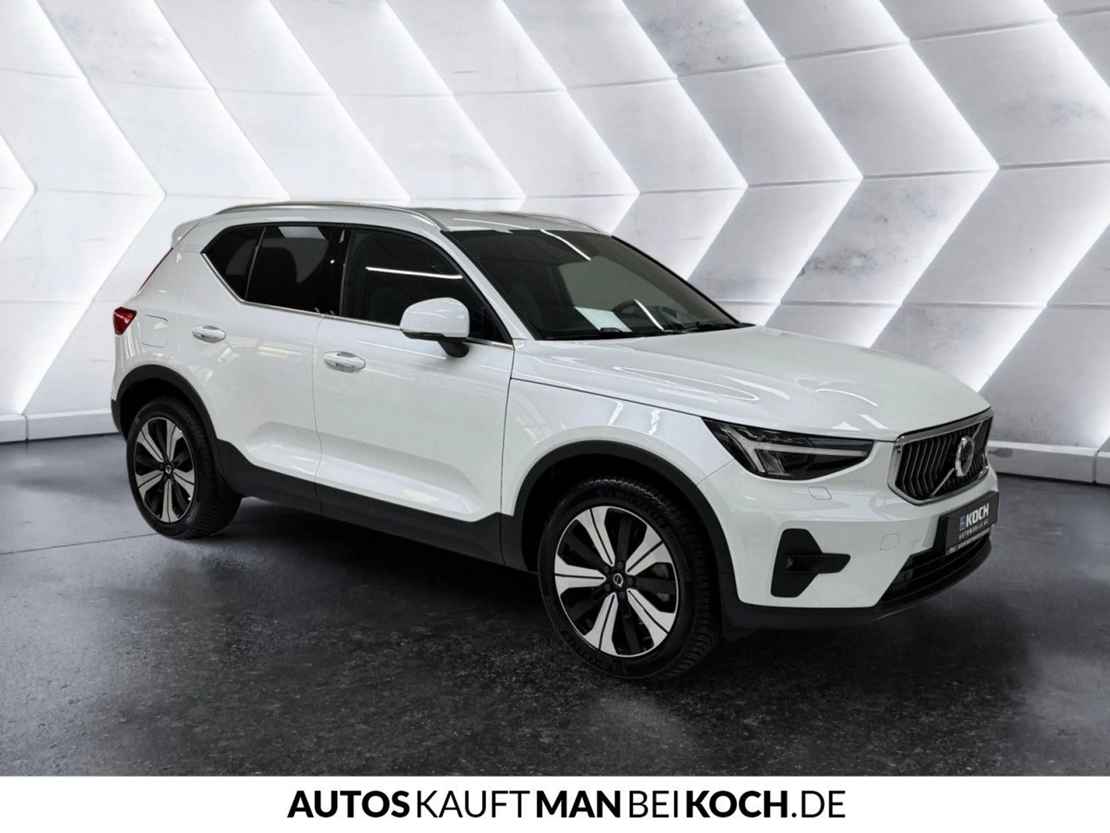 Volvo XC40 T4 Plug-In BLIS ACC Kamera AHK LED uvm. — photo 6