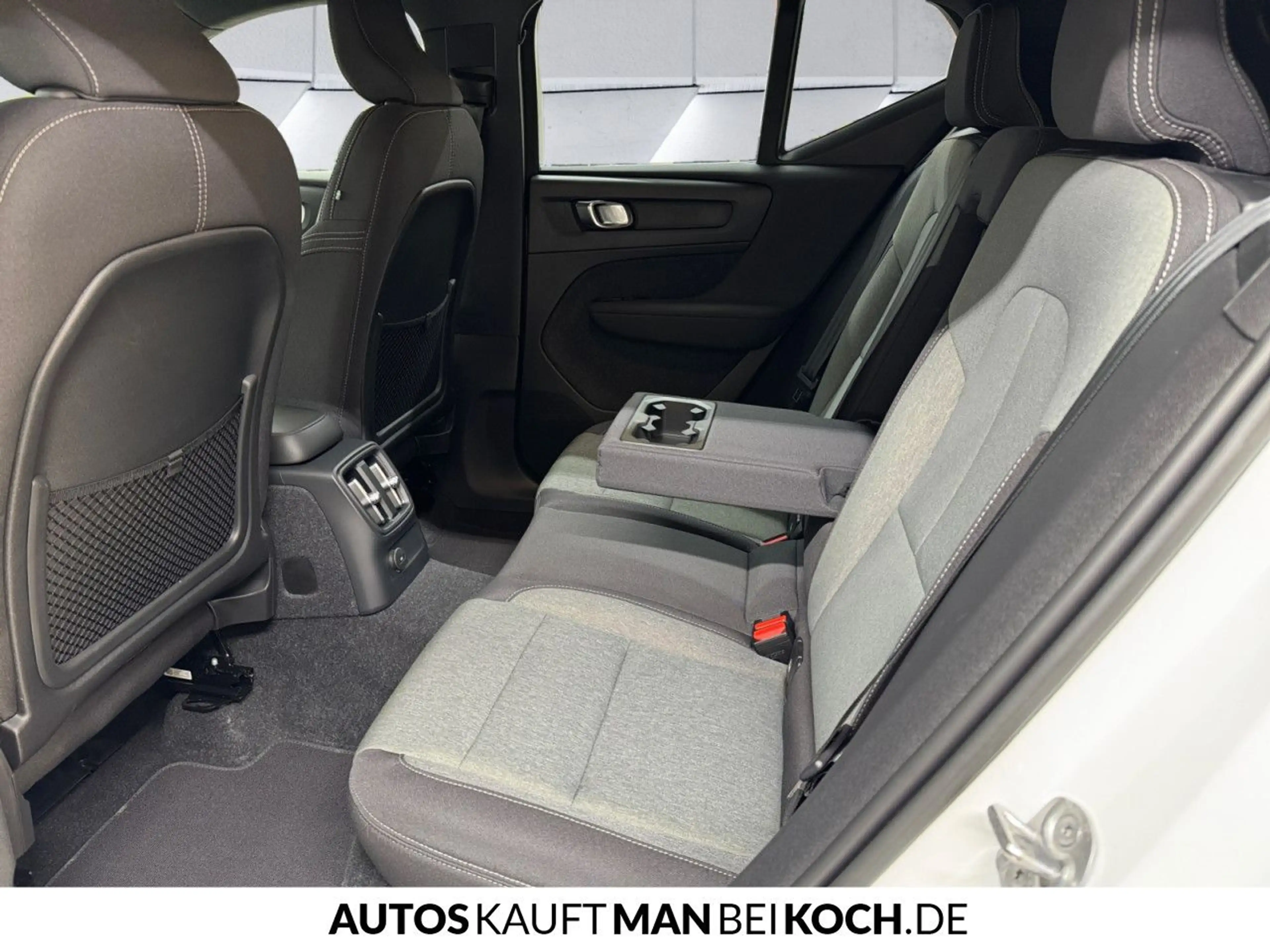 Volvo XC40 T4 Plug-In BLIS ACC Kamera AHK LED uvm. — photo 8