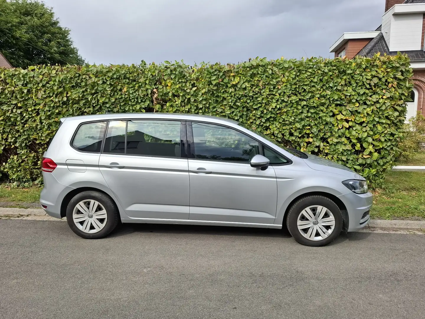 Volkswagen Touran Touran 1.6 TDi SCR Trendline Zilver - 1