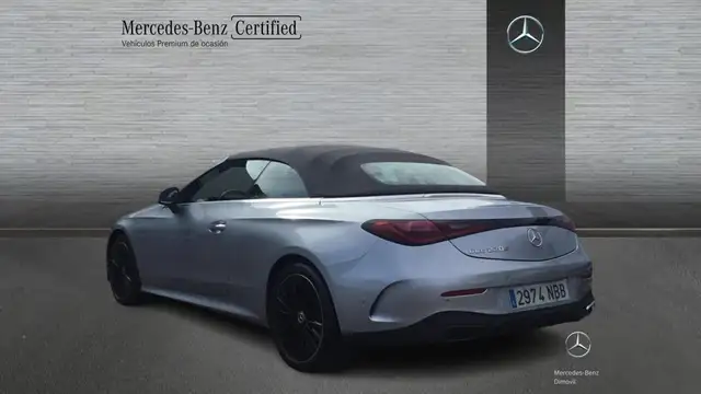 Mercedes-Benz 220 view 4