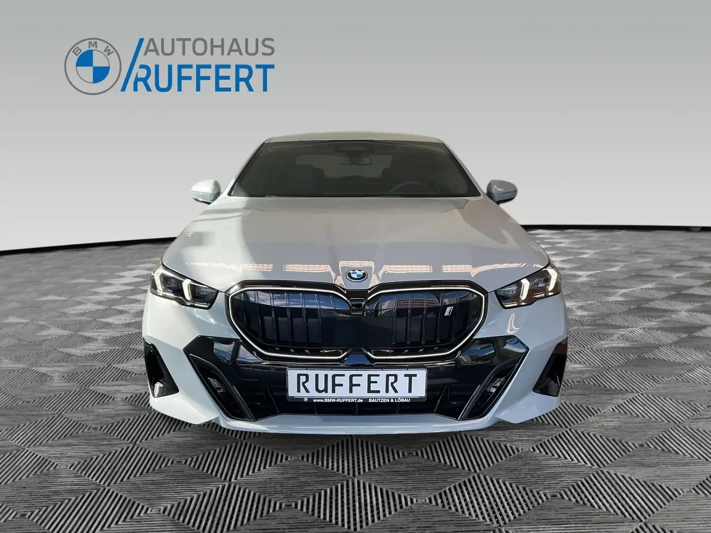 BMW i5 eDrive40 M Sport M Sportpaket Head-Up DAB Grau - 2