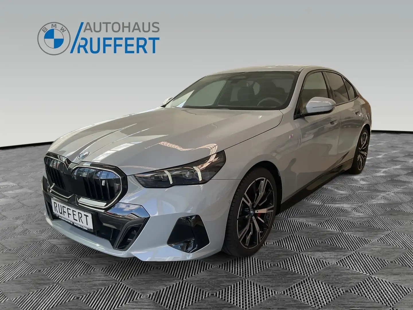 BMW i5 eDrive40 M Sport M Sportpaket Head-Up DAB Grau - 1