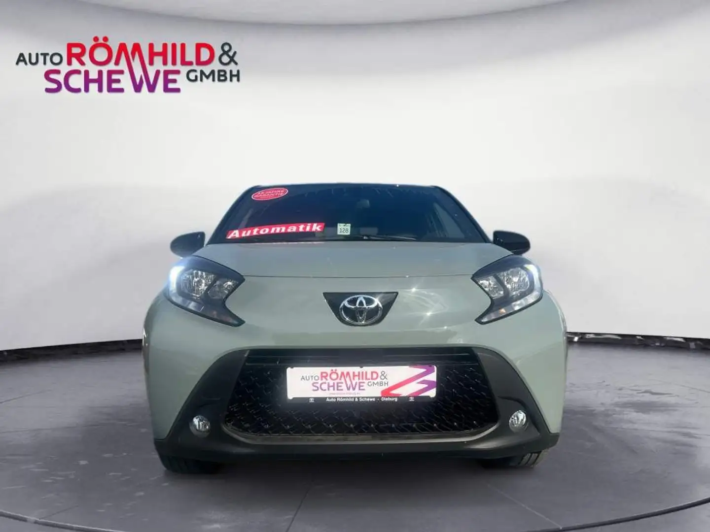 Toyota Aygo X S-CVT Teamplayer Grau - 2