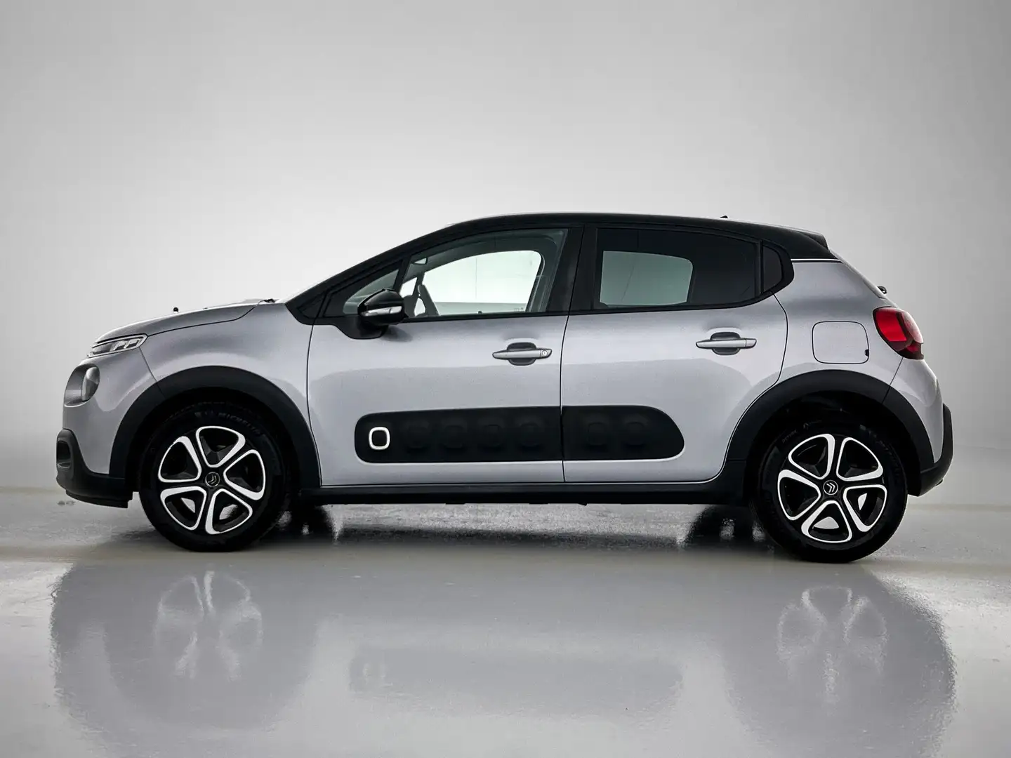 Citroen C3 1.2 82PK 5Drs. PureTech Feel Edition / Distributie Grijs - 2