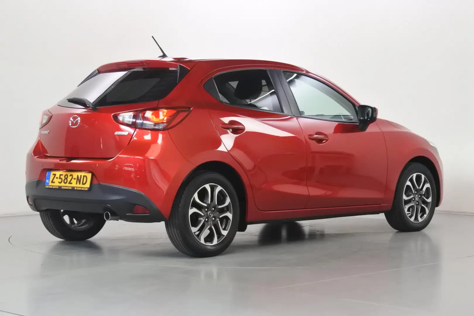 Mazda 2 1.5 115pk 6bak GT-M Rood - 2