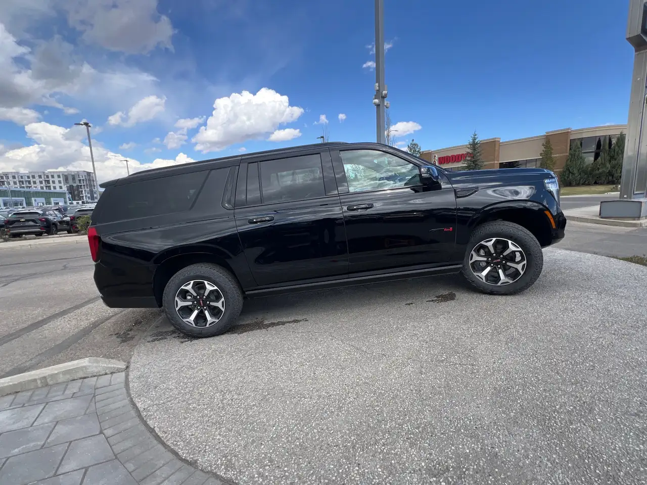 GMC Yukon снимка GMC Yukon