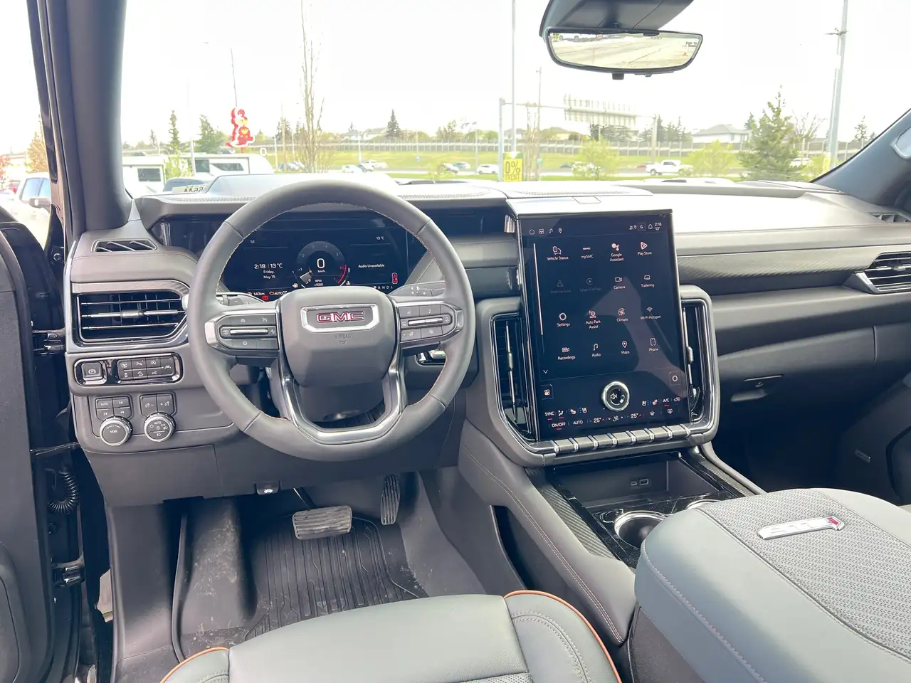 GMC Yukon снимка GMC Yukon