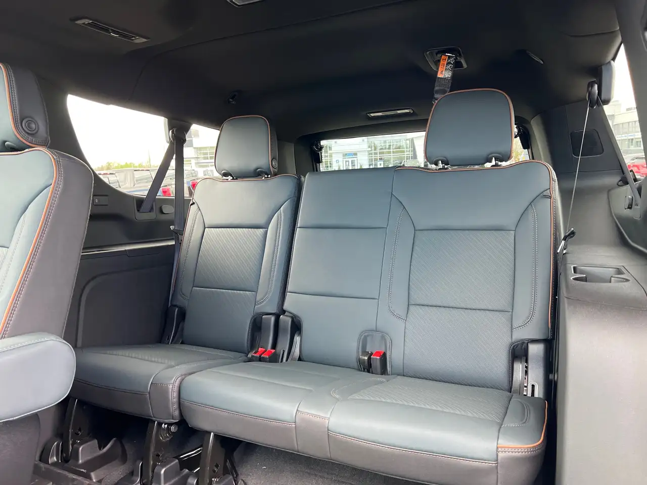 GMC Yukon снимка GMC Yukon