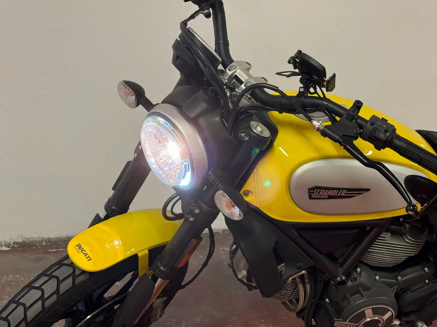 Ducati Scrambler 800 icon Żółty - 1