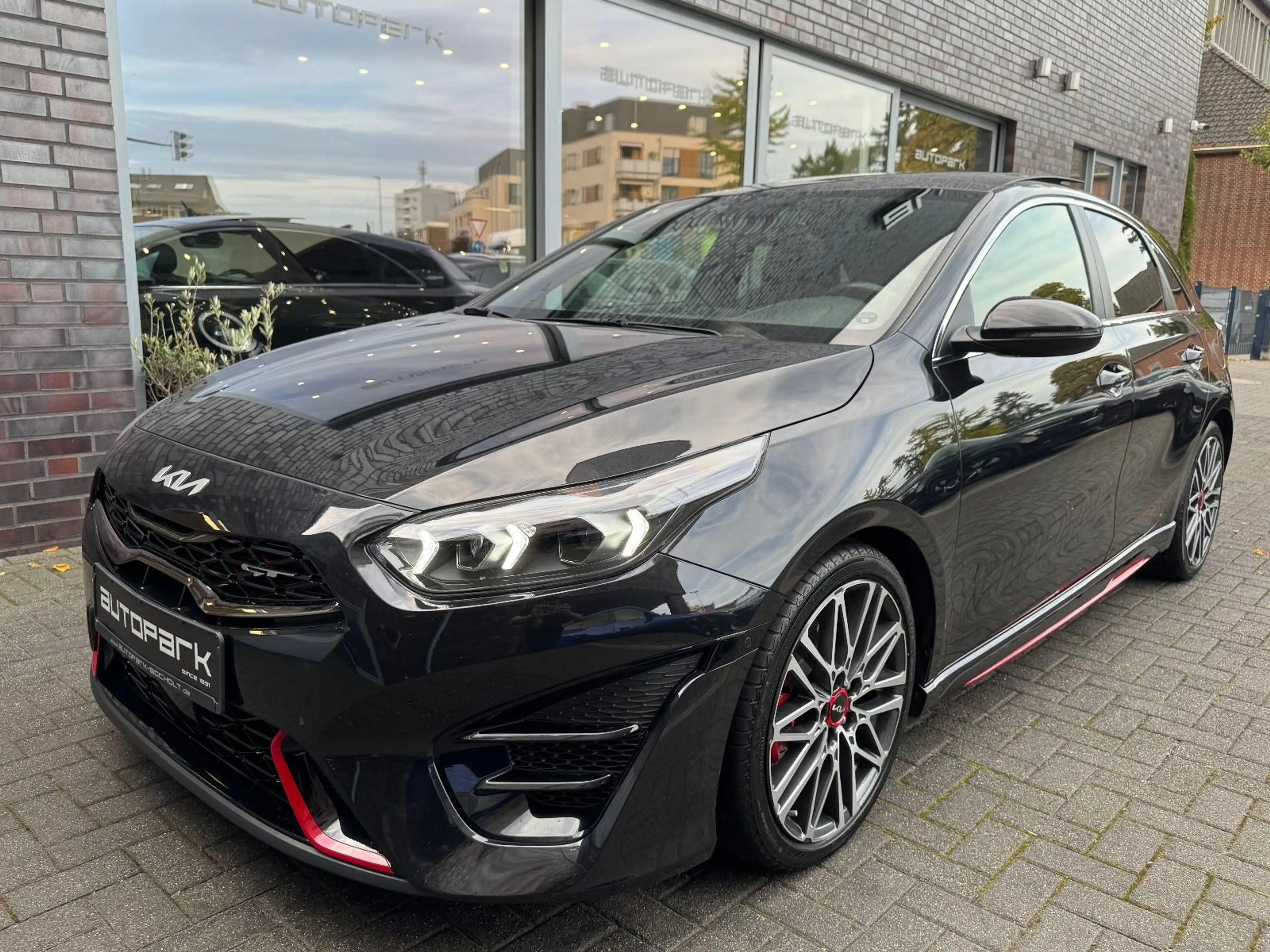 Kia Ceed / cee'd Ceed 1.6 T-GDI DCT7 OPF GT ESSD°ACC°LED°JBL°18 — photo 2