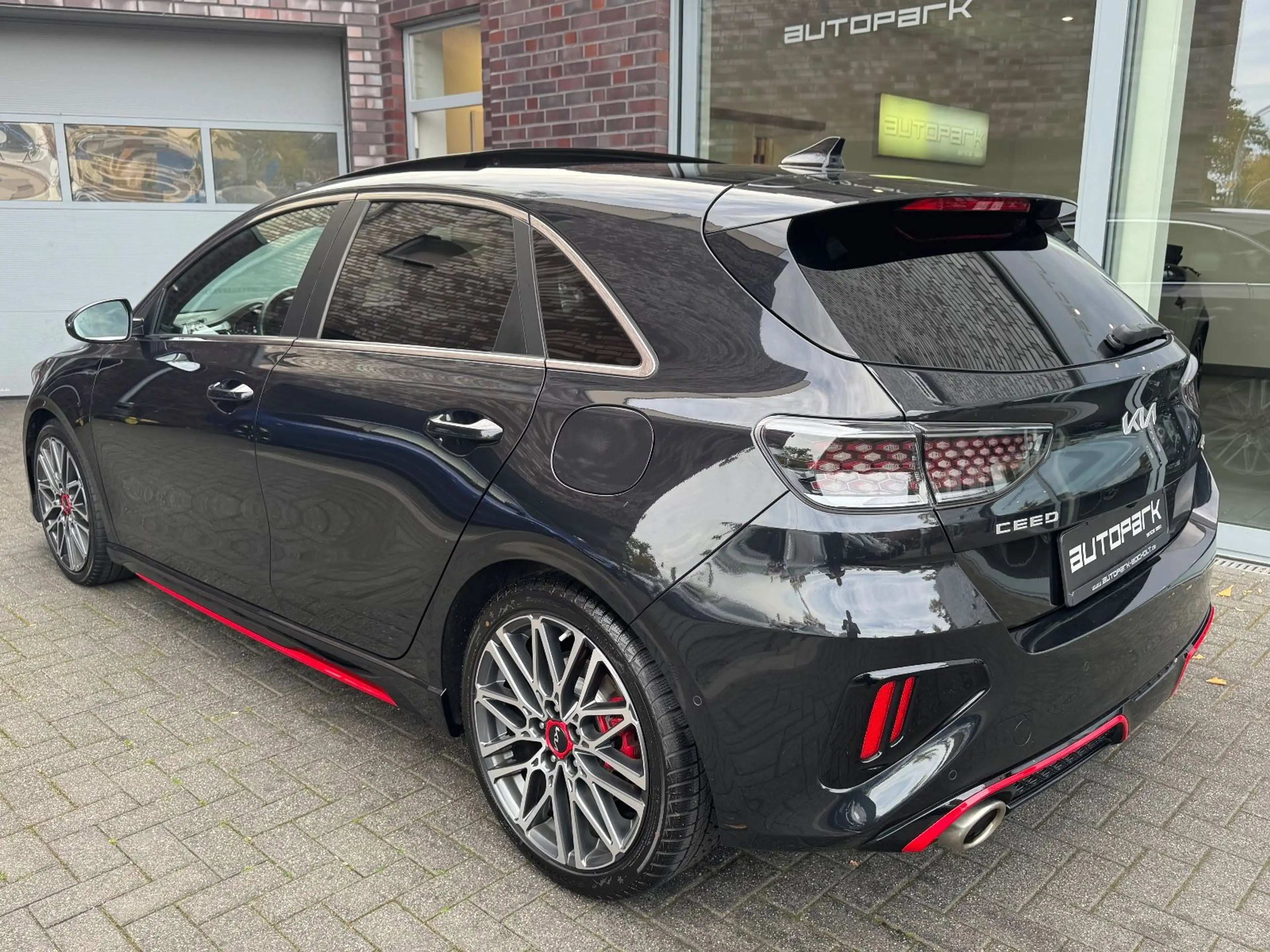 Kia Ceed / cee'd Ceed 1.6 T-GDI DCT7 OPF GT ESSD°ACC°LED°JBL°18 — photo 10