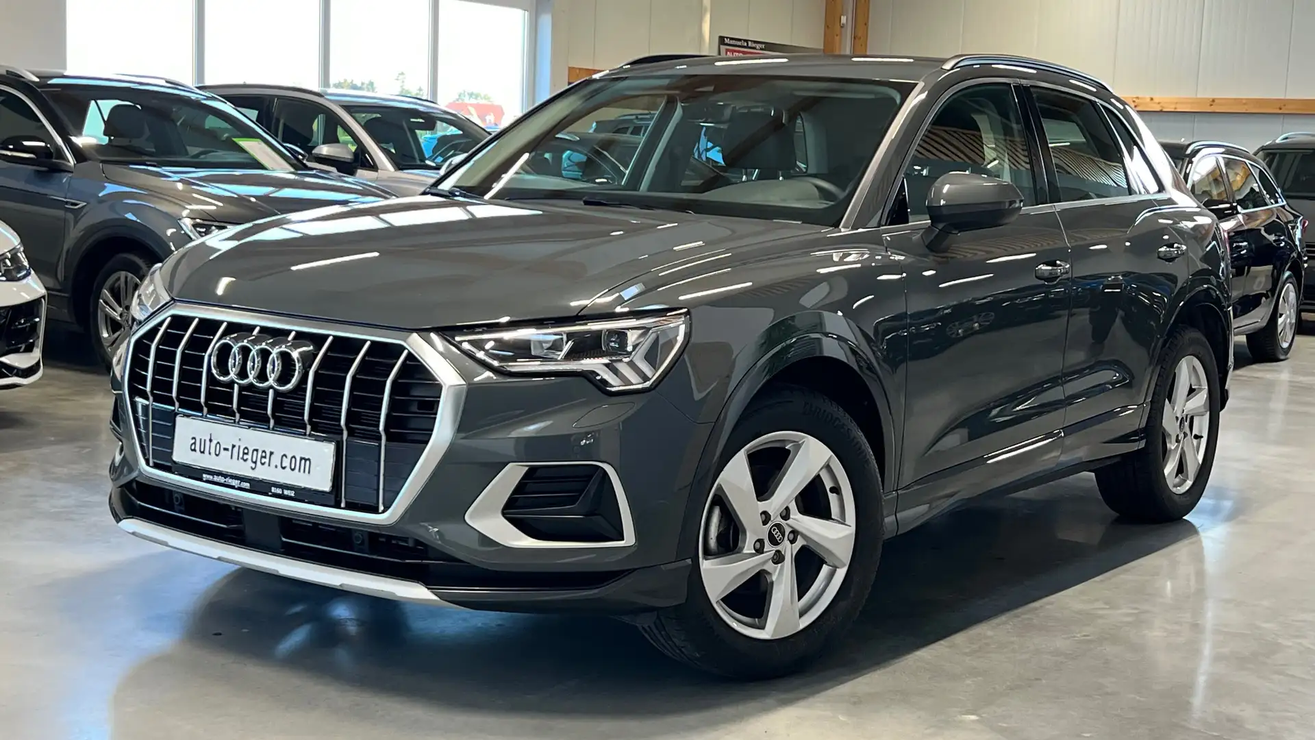 Audi Q3 35 TFSI s-tronic, GARANTIE, LED, AHK, Standheizung Grau - 2